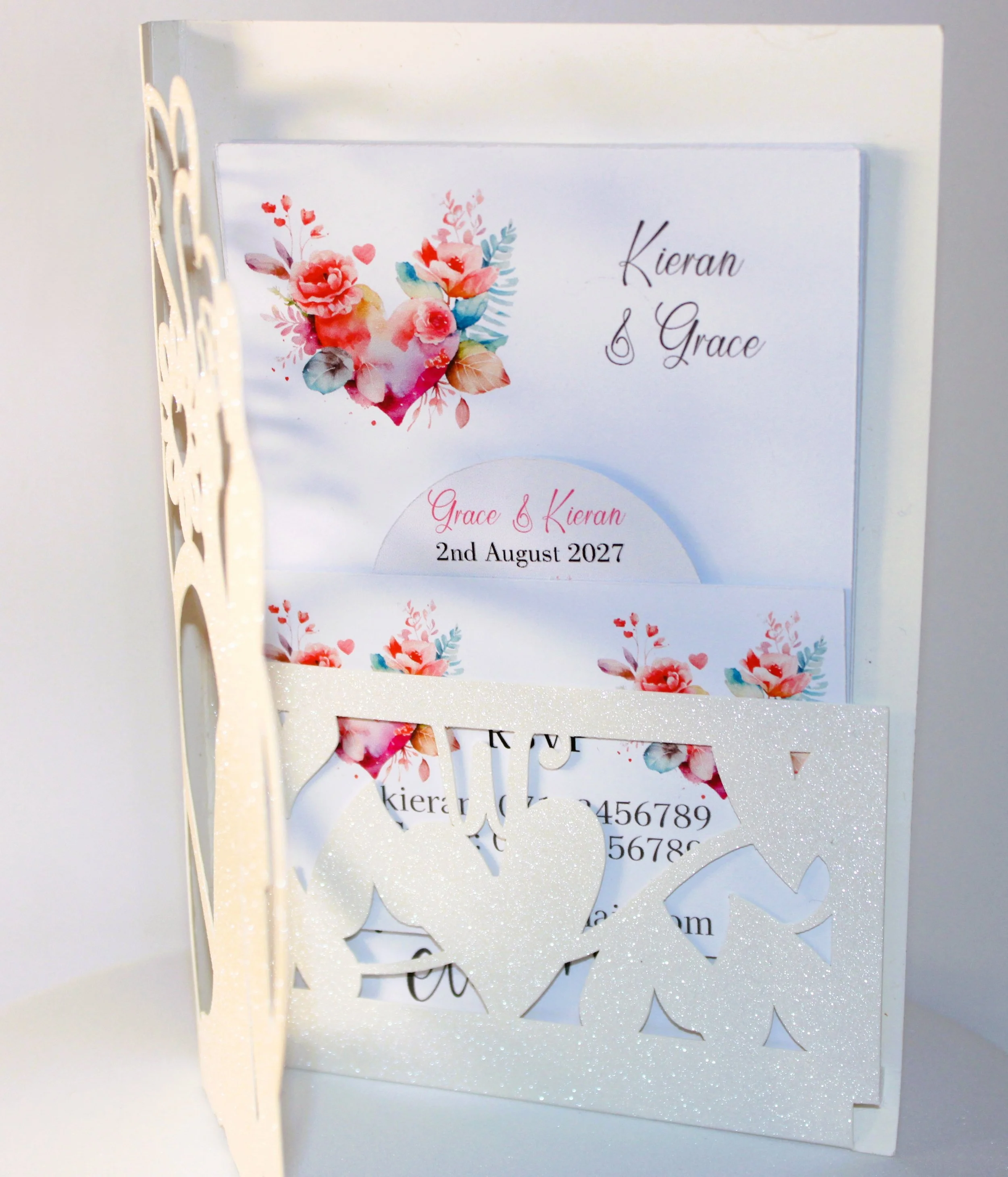 Whether you want daytime or evening invitations, we’ve got you covered with the inserts included.