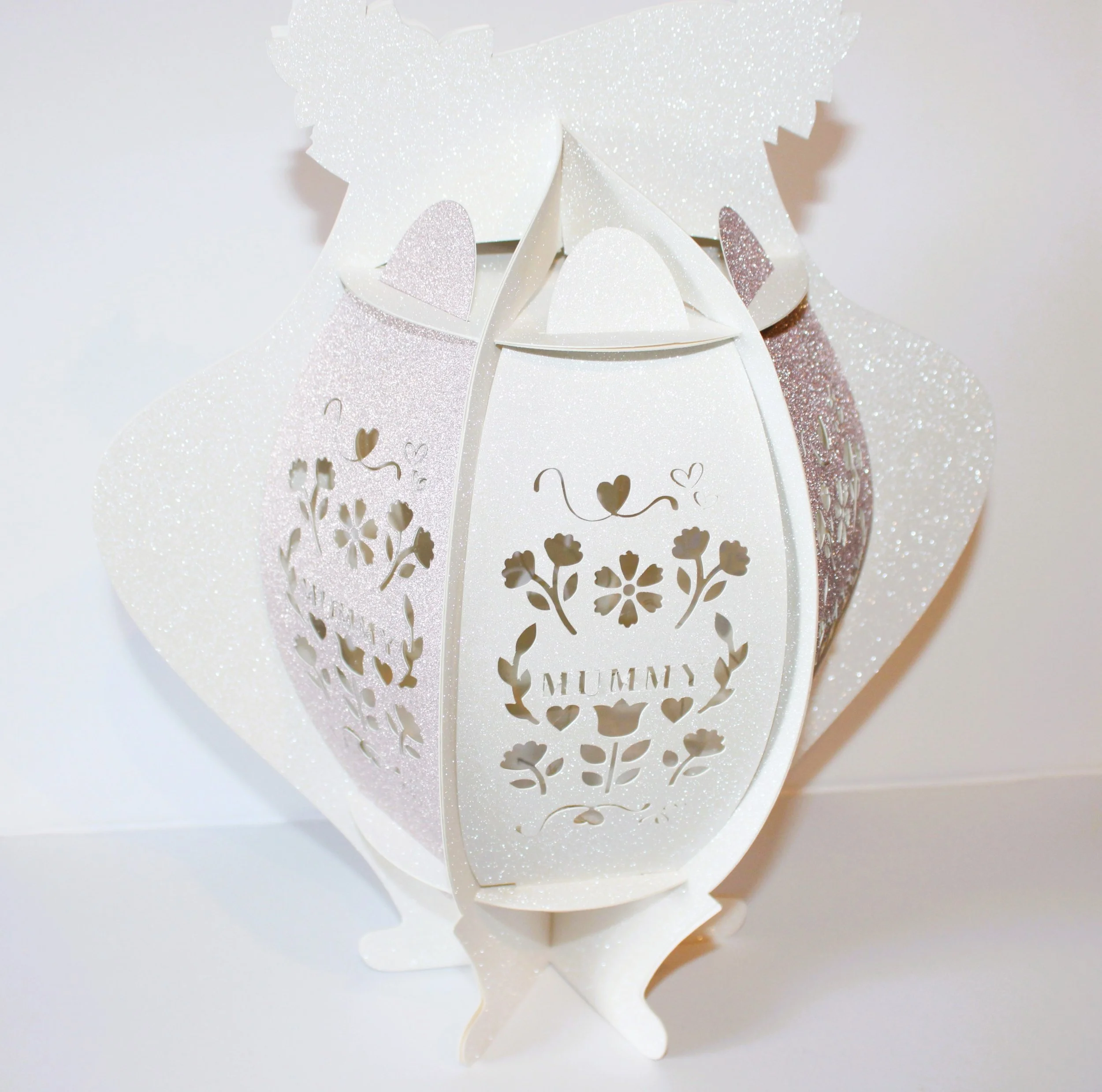 Bcreativeandcrafty can personalise colours and floral styles on request. For bespoke orders please contact me with your requirements.