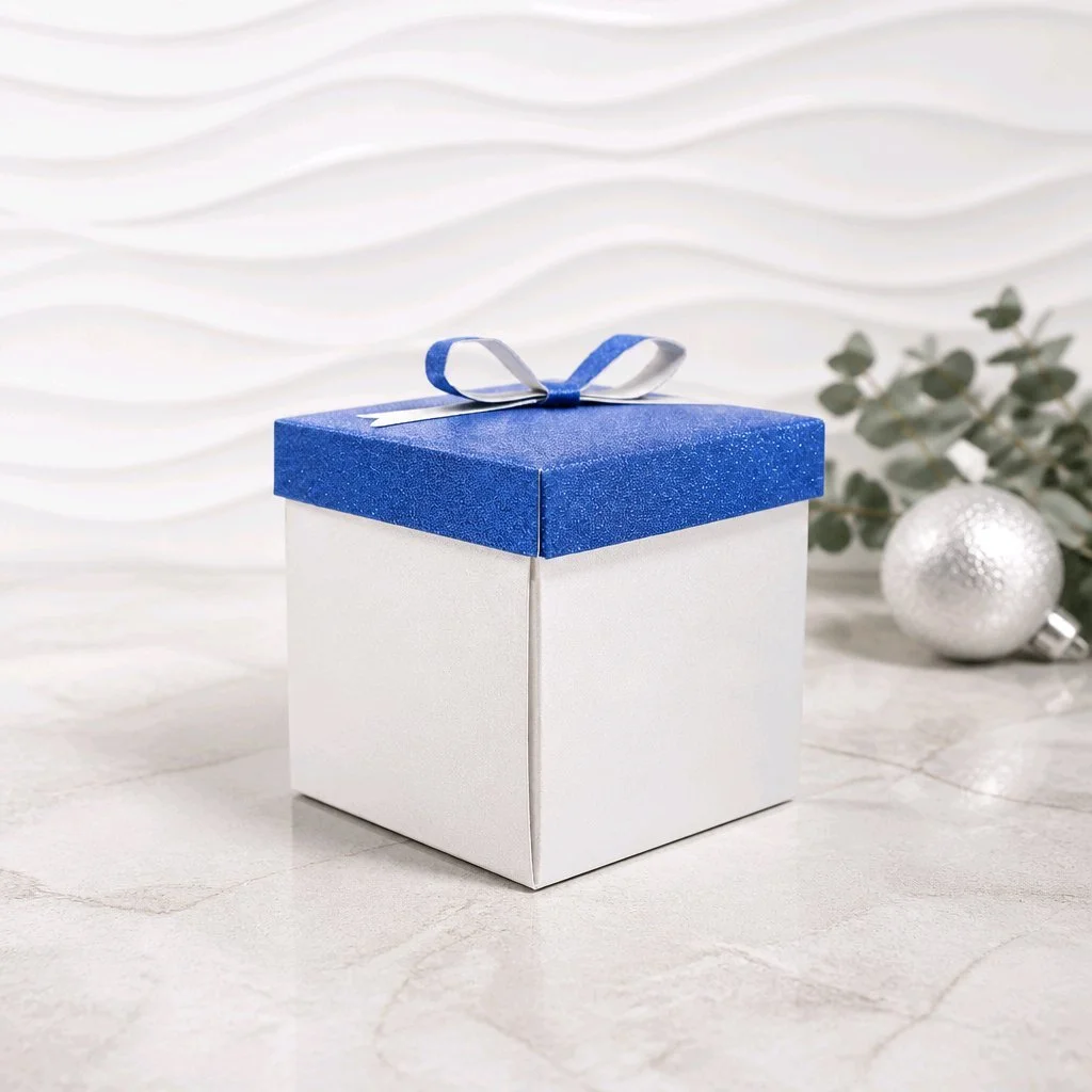 Explosion favour box!
Elevate your wedding with these unique explosion favour boxes. 
Silver flowers & a bow adorn the lids for an elegant touch. Silver bridal accents are attached to the inside of the box for a cohesive look. 
#00146