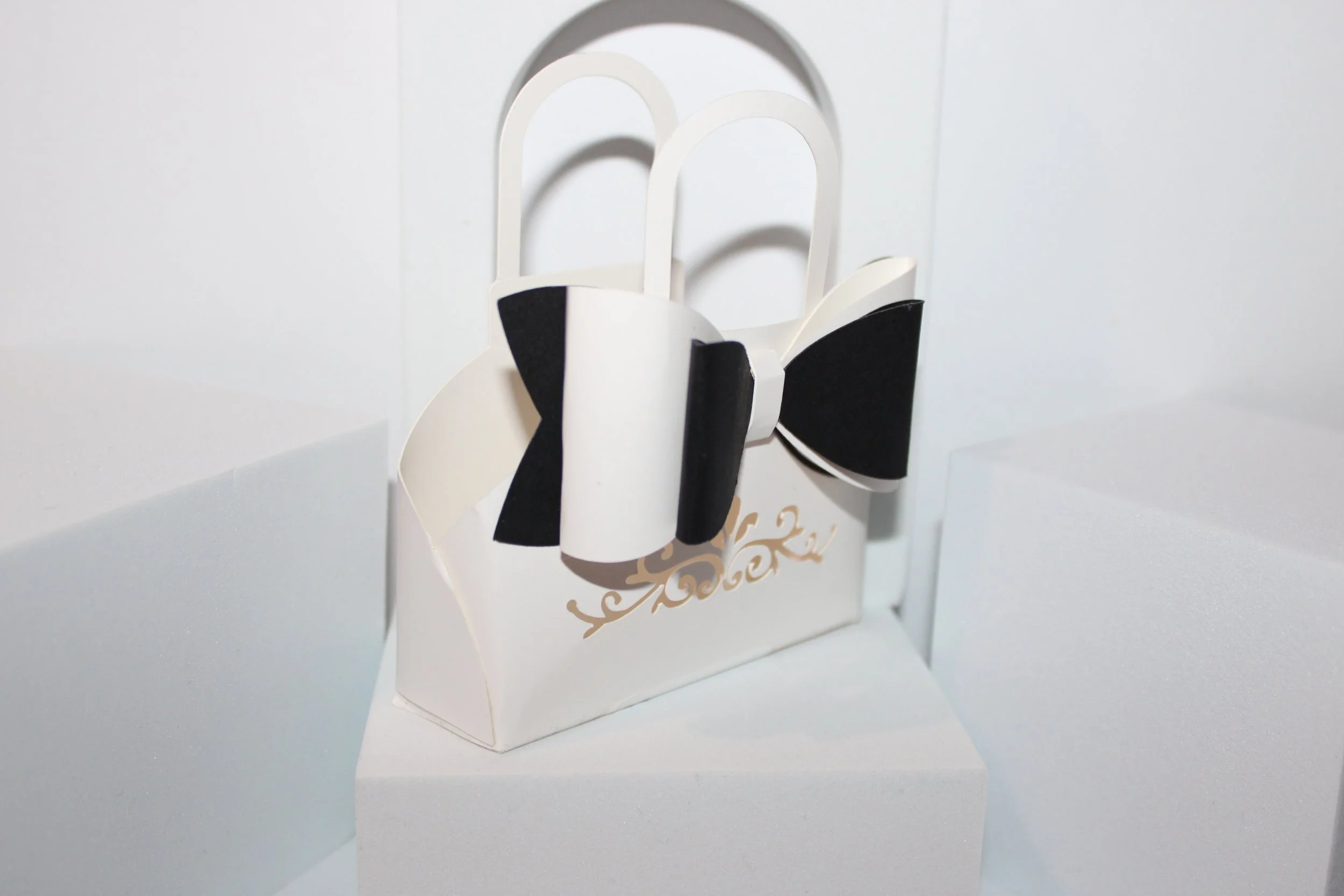 The images above show the bow size & placement ensuring a visually appealing presentation to your tables.