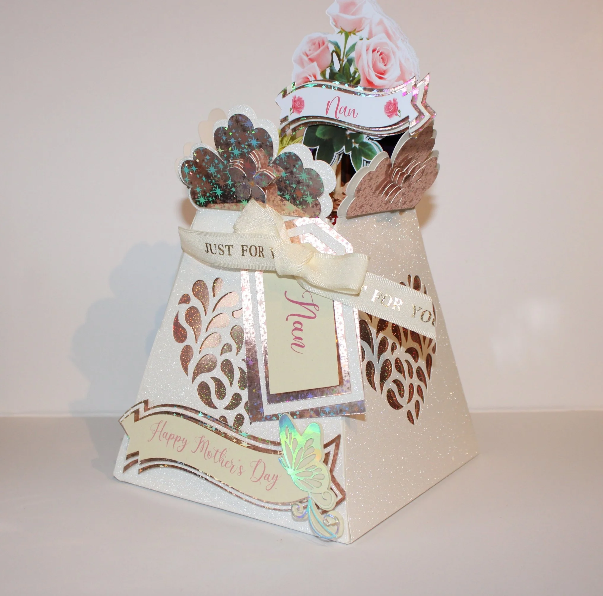 Includes a matching banner attached across the vase rim with “Happy Mothers Day” neatly printed in a classic, readable font for a timeless look. 