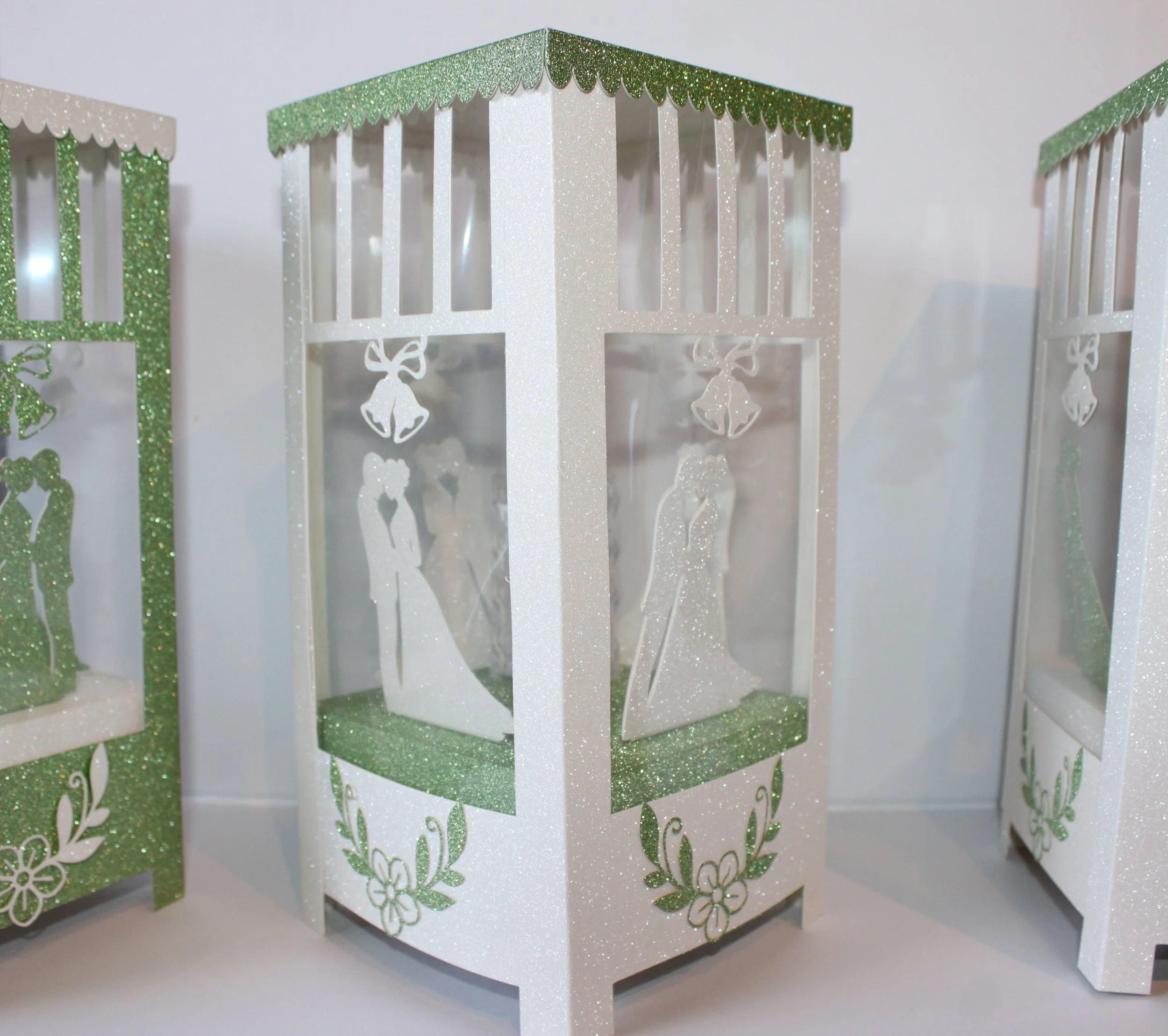 This design ensures your table is beautifully illuminated, enhancing the ambiance of your celebration.