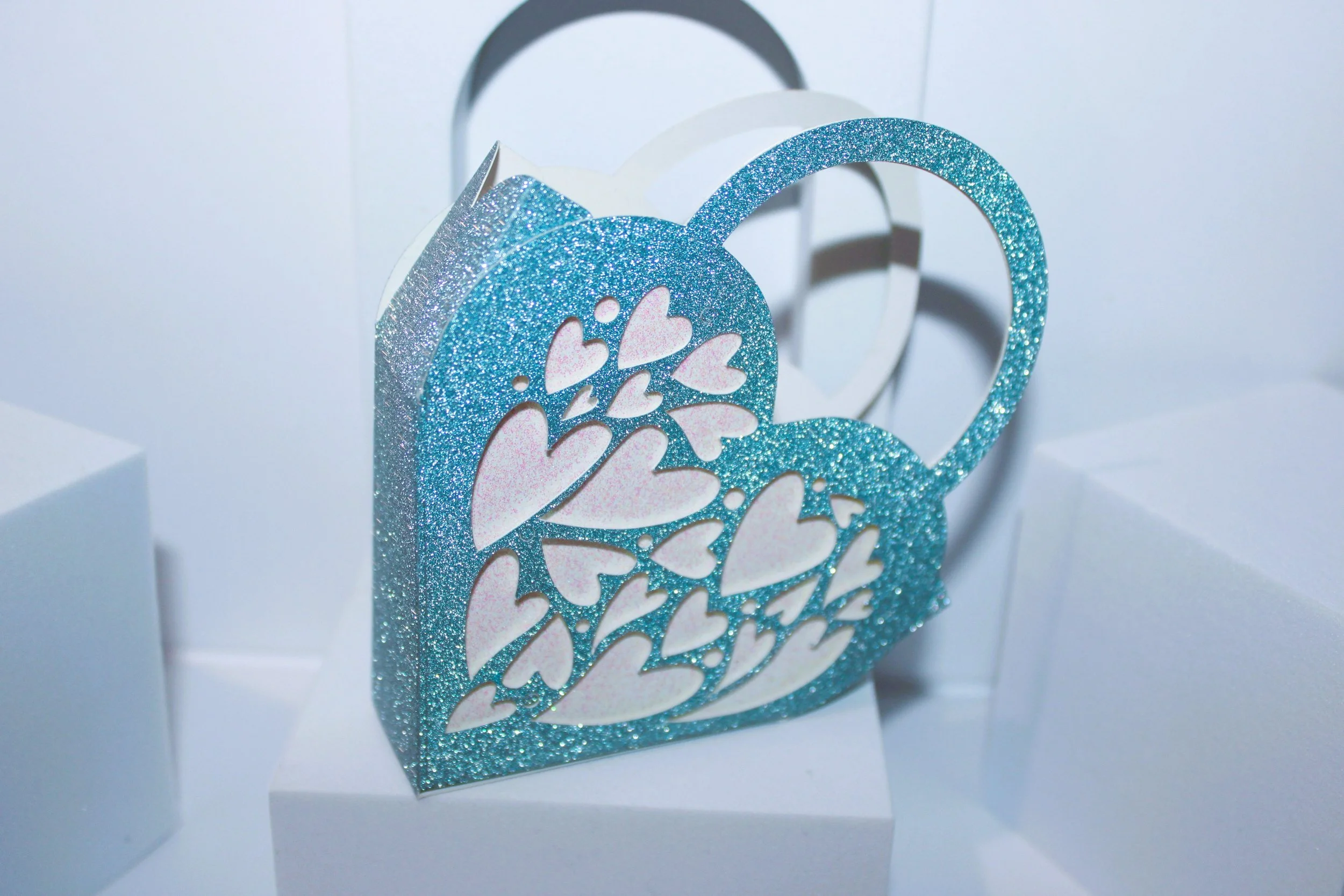 A stunning little box with ample room for those sweet treats. 