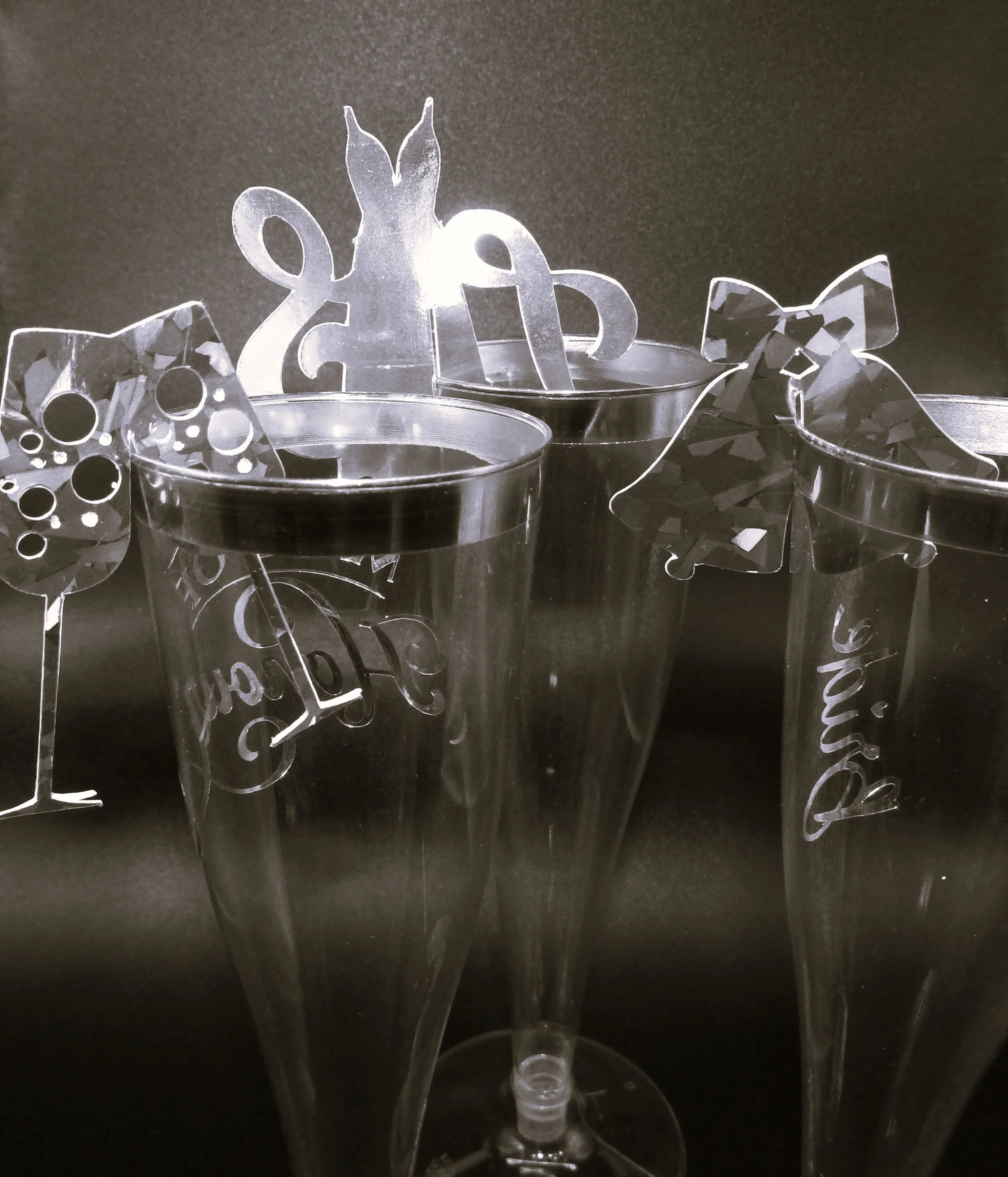 They bring together the essence of a traditional wedding in a modern, stylish design. Ideal for those who appreciate detailed, thematic touches. Enjoy your special day with these beautifully crafted toppers.
