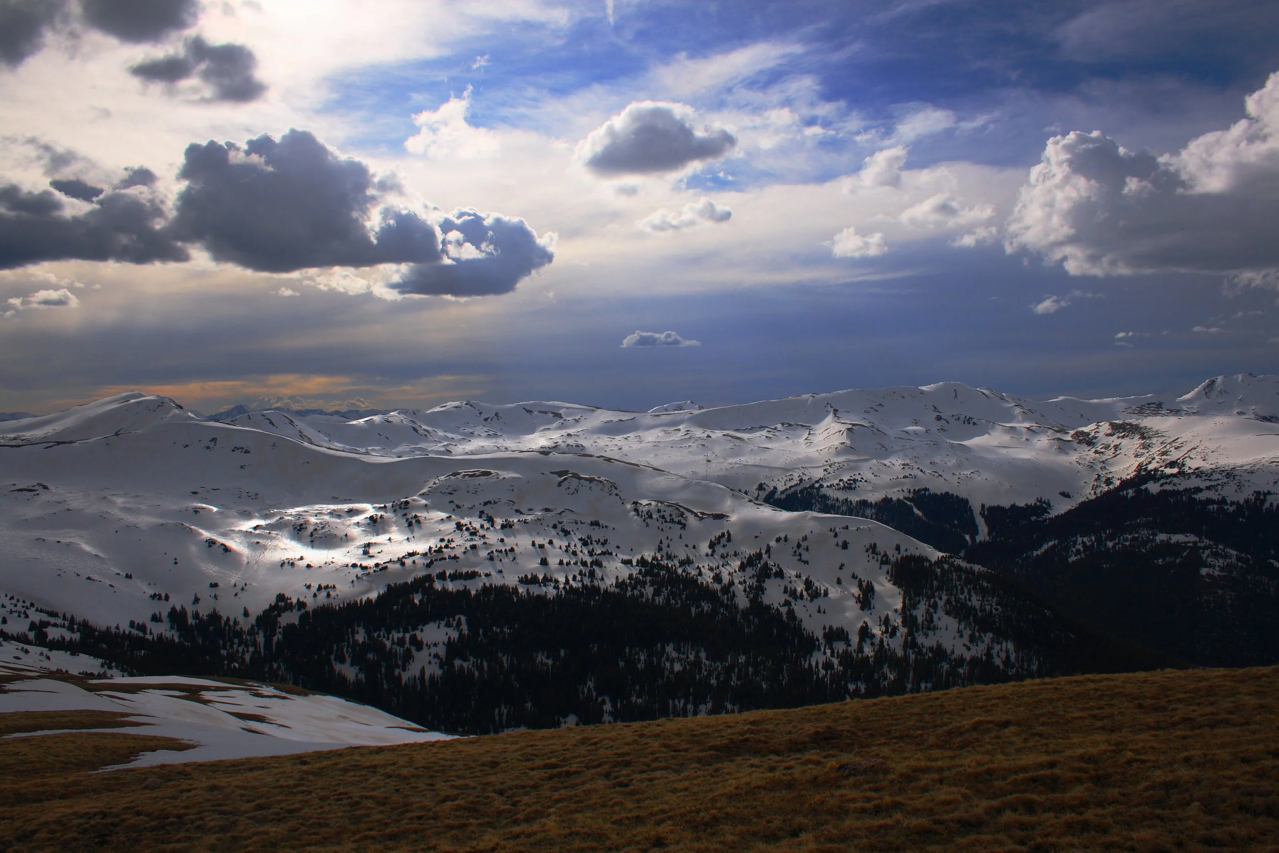 Mt__Sniktau_ridge_by_PaulGana.jpg