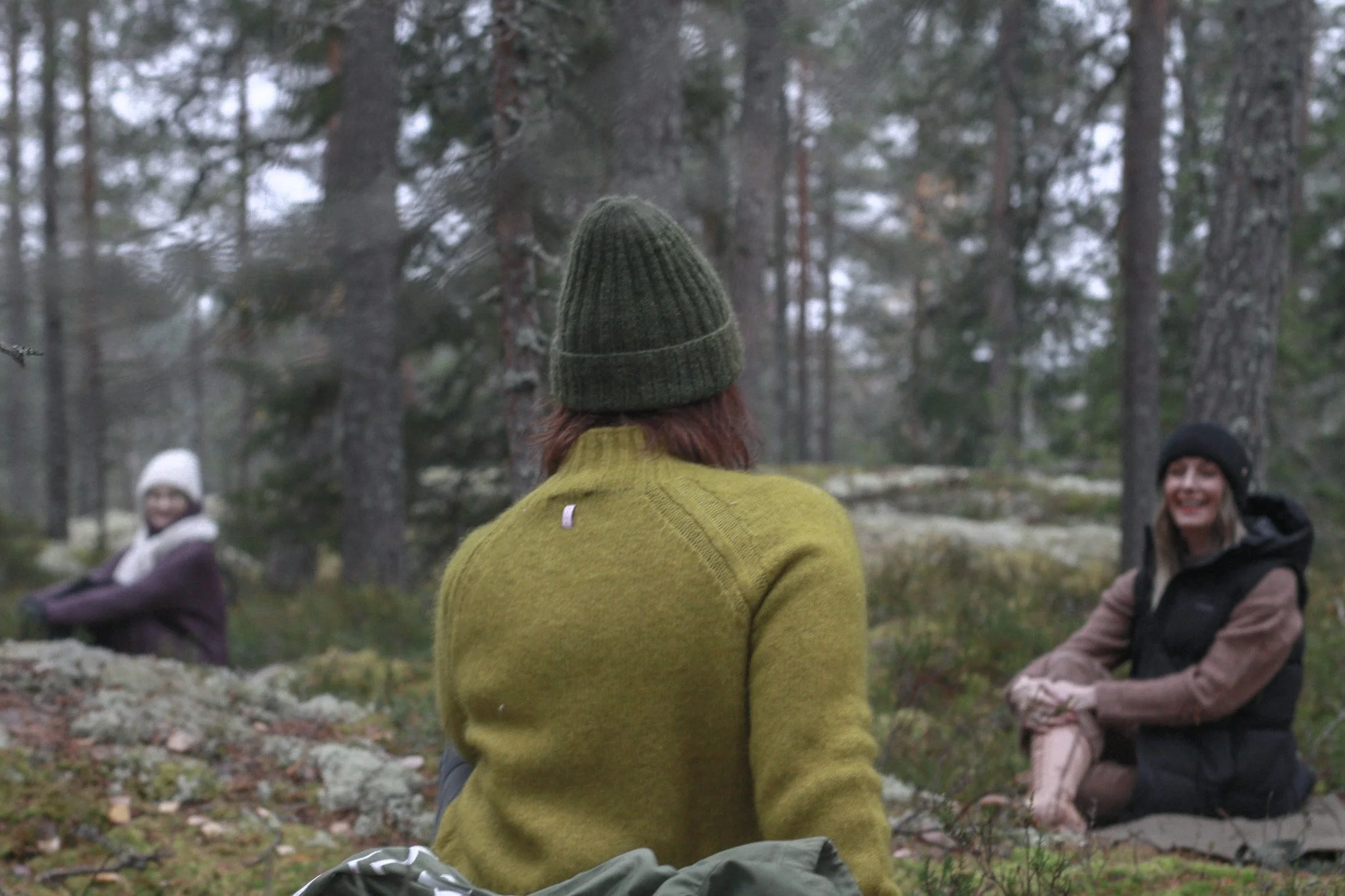 Räätälöity tiimipäivä yritysryhmille. Päivään voidaan yhdistää liikettä, palautumista ja luontoelämyksiä, kuten metsäjoogaa, riippumattorentoutusta tai tulentekotyöpaja. Ohjelma voi olla lyhyt osa kokouspäivää tai kokonainen hyvinvointipäivä tai retr