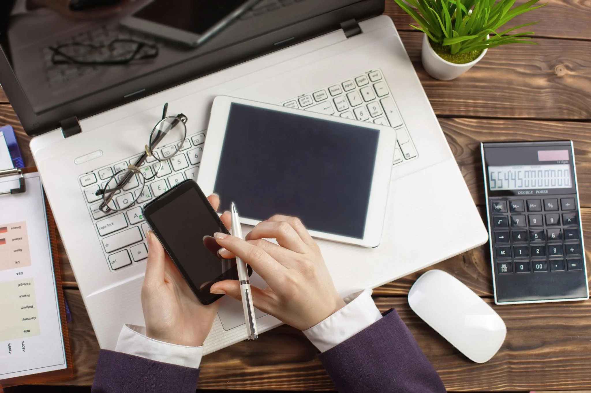 Why Small and Medium-Sized Businesses Should Hire a Bookkeeping Company