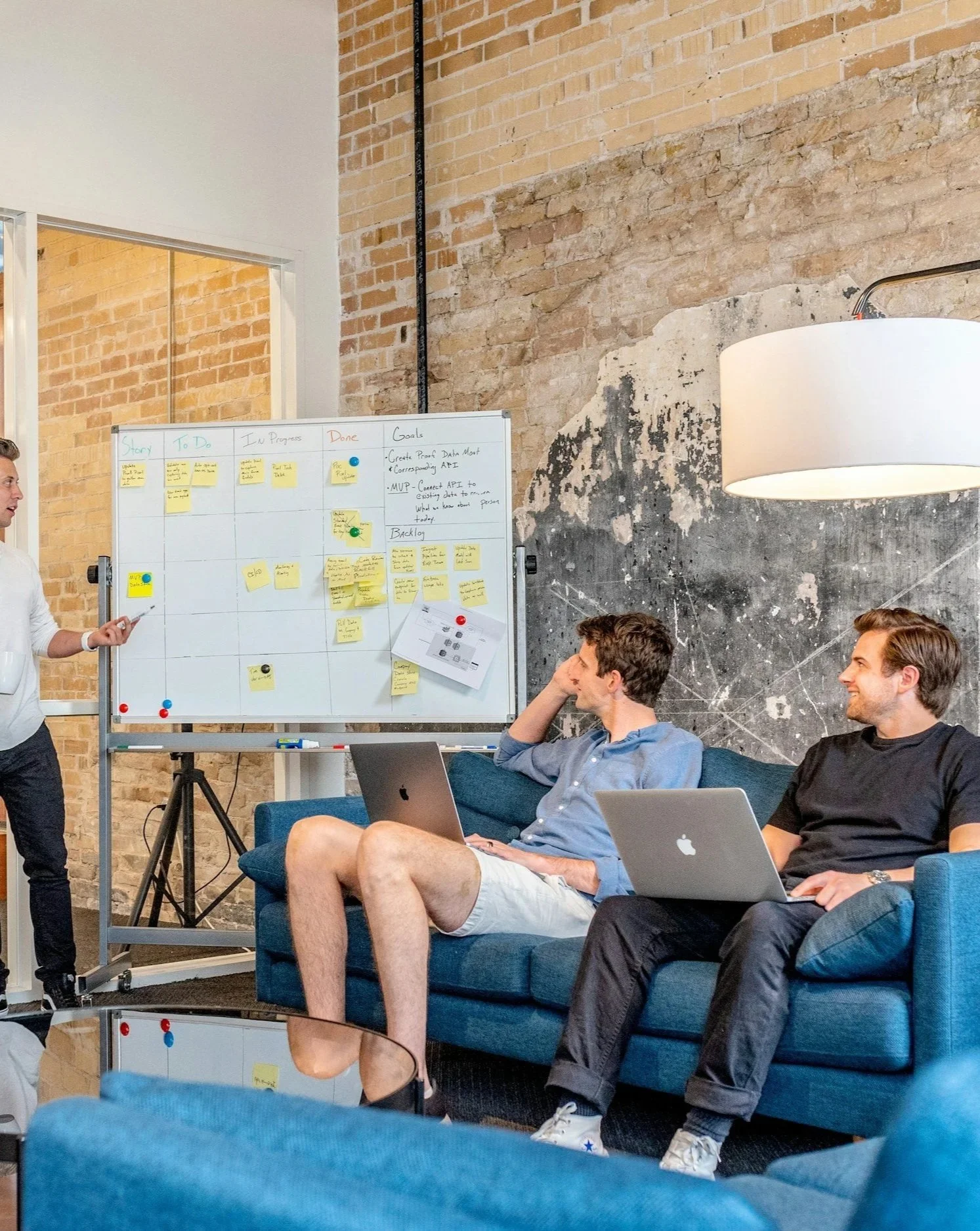 Bowling biomechanics in cricket. Injury prevention in cricket. Fast bowler.