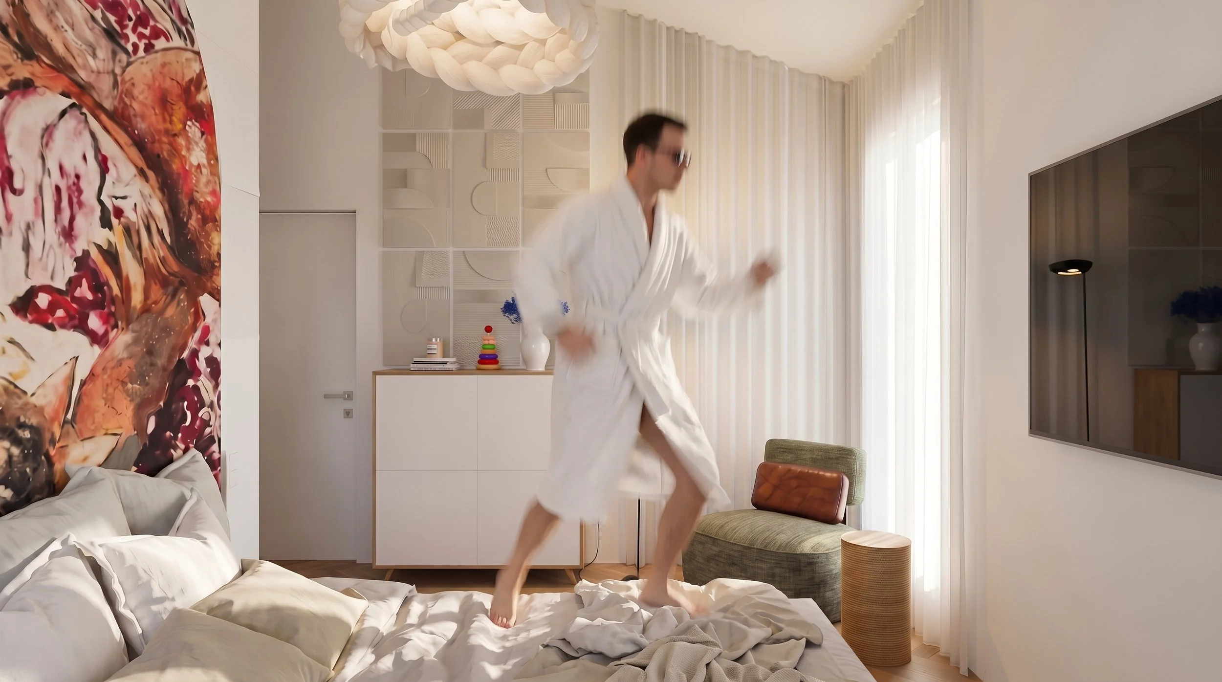 Mūsdienīgs guļamistabas interjers ar izteiksmīgu mākslas sienu, mīkstu apgaismojumu, neitrāliem tekstiliem un dizaina mēbelēm.