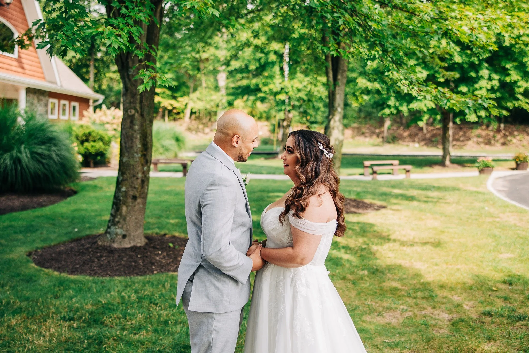 Hollow Brook Golf Club wedding day portraits under the trees