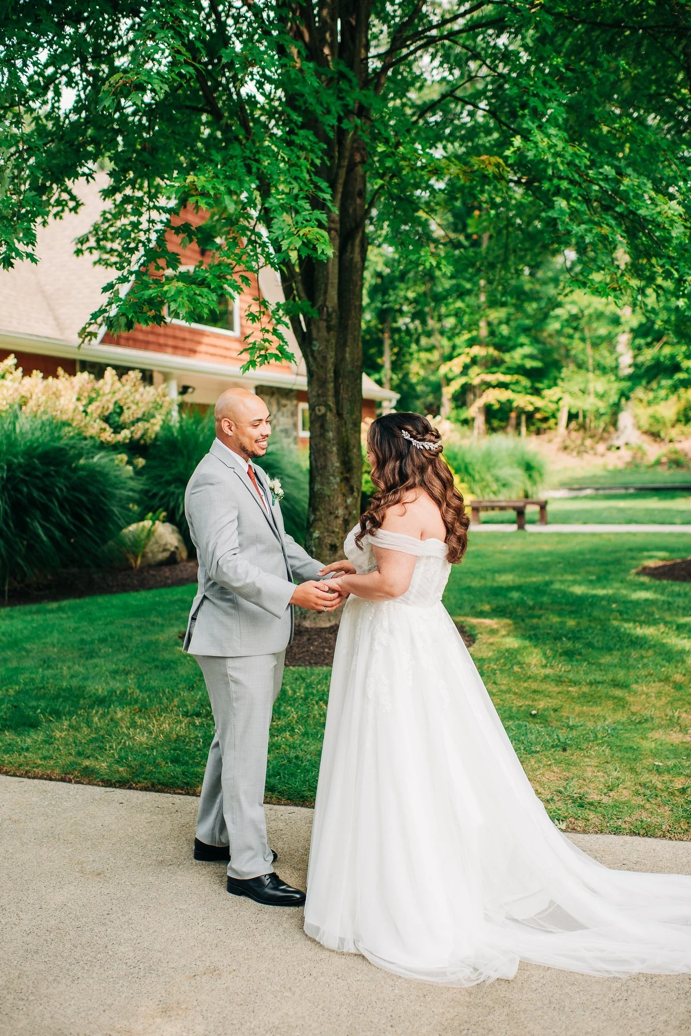 Wedding day first look at Hollow Brook Golf Club