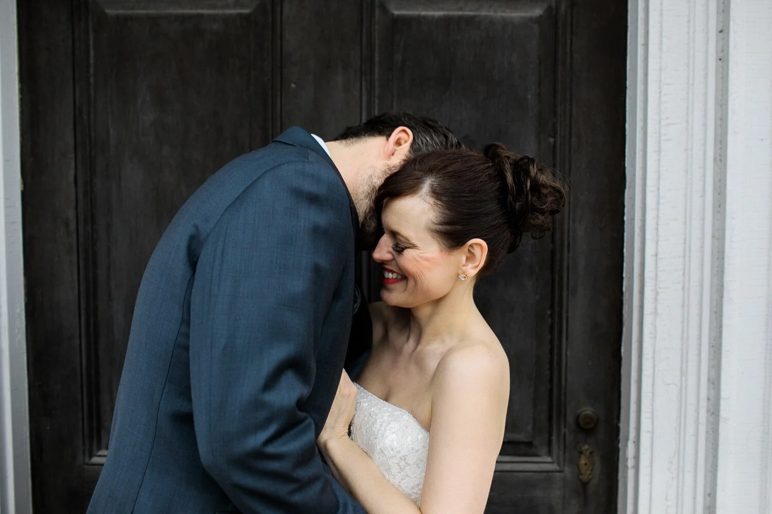 26_Bride and groom photos in Rhinebeck NY.jpg