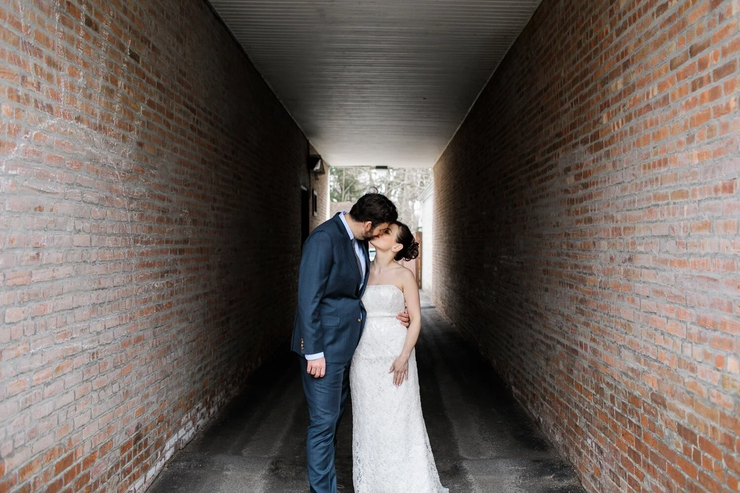 19_Bride and groom photos in Rhinebeck NY.jpg