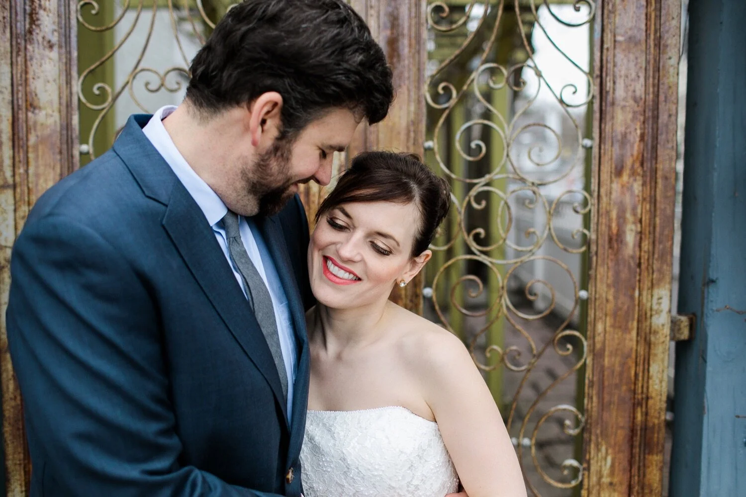 18_Bride and groom photos in Rhinebeck NY.jpg