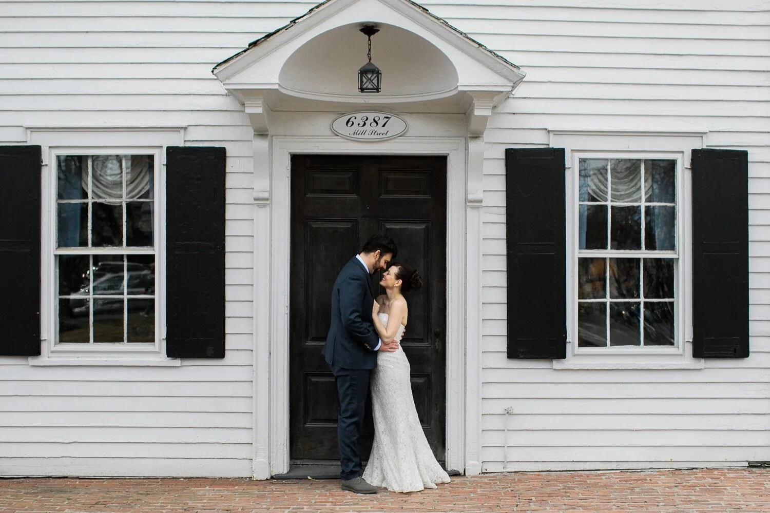 25_Bride and groom photos in Rhinebeck NY.jpg