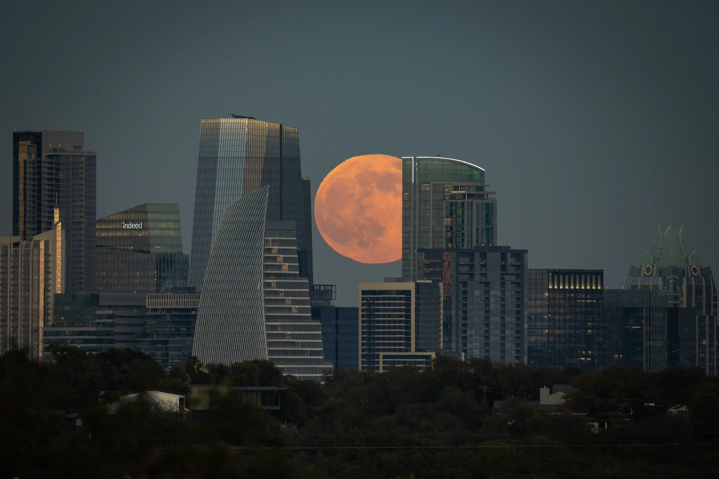 G2 - Supermoon in the city