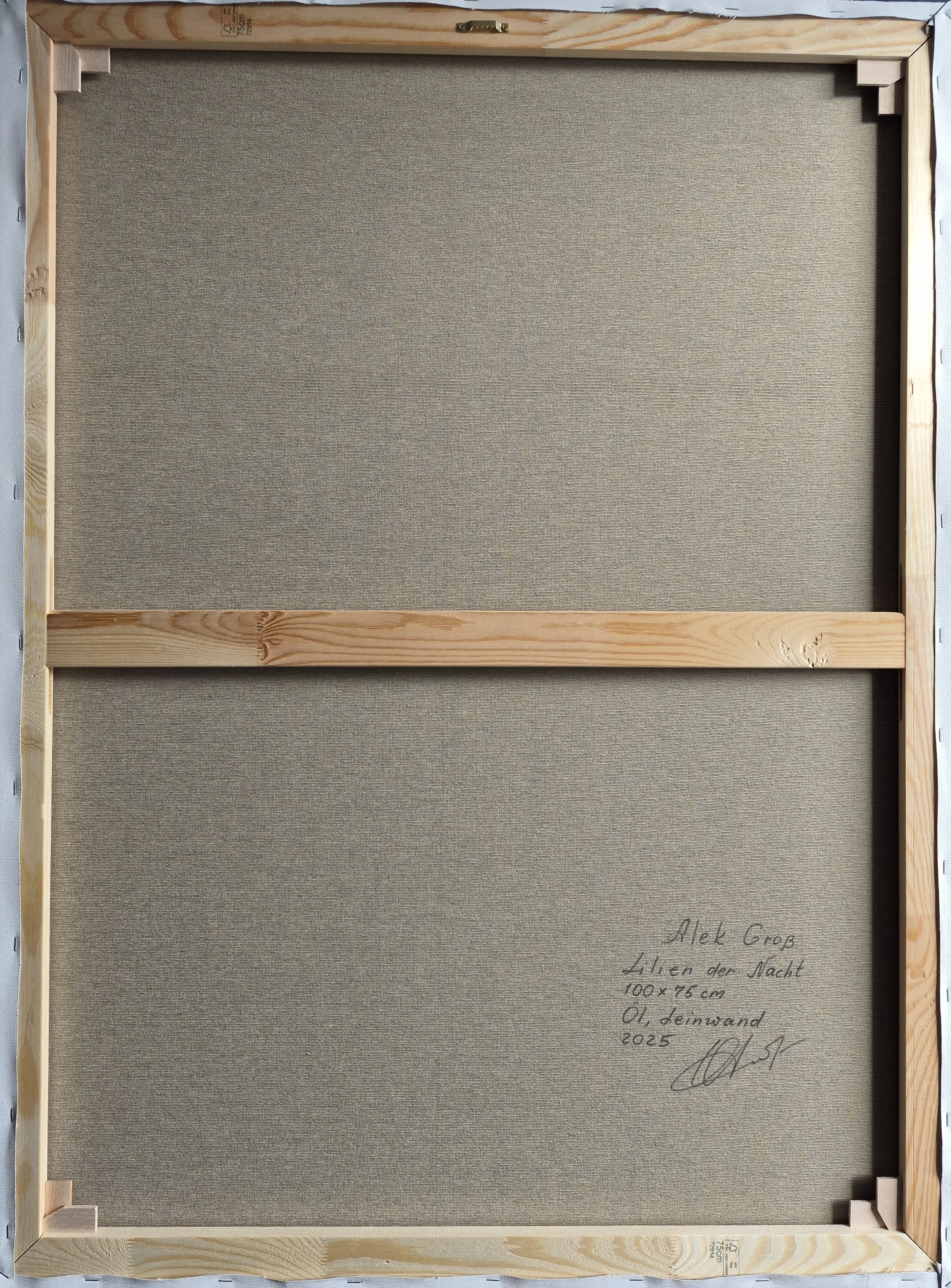 The back side (verso) of the canvas "Lilien der Nacht" with the original signature and date by artist Alek Groß