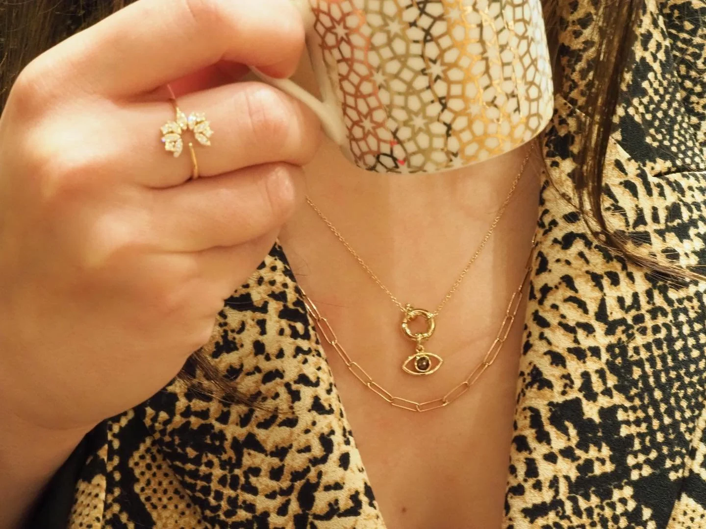 &ldquo;And suddenly you know: It's time to start something new and trust the magic of beginnings.&rdquo;

-Rebirth Ring
-Eye Necklace
-Bosphorus Chain

 
#rebirth
#diamond
#necklace
#protection 
#precious 
#ring
#gold