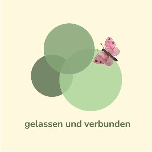 Grafik mit drei überlappenden Kreisen in Grüntönen und einer rosa Schmetterlingsillustration, darunter der deutsche Text 'gelassen und verbunden'.