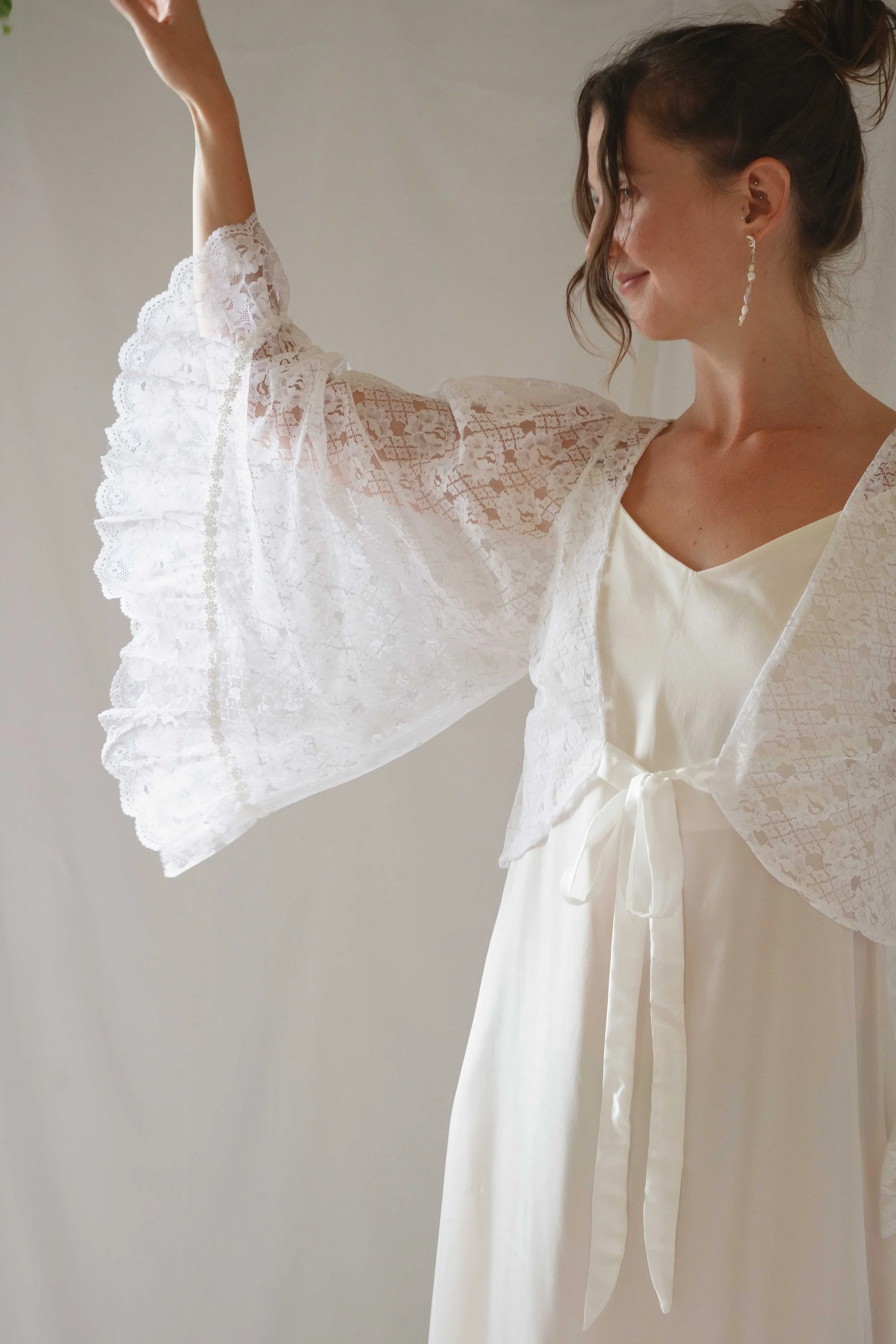 here-you-are-bridal-Dandelion-lace-wedding-cover-up-vintage-lace-jacket-angel-sleeve(2).JPG