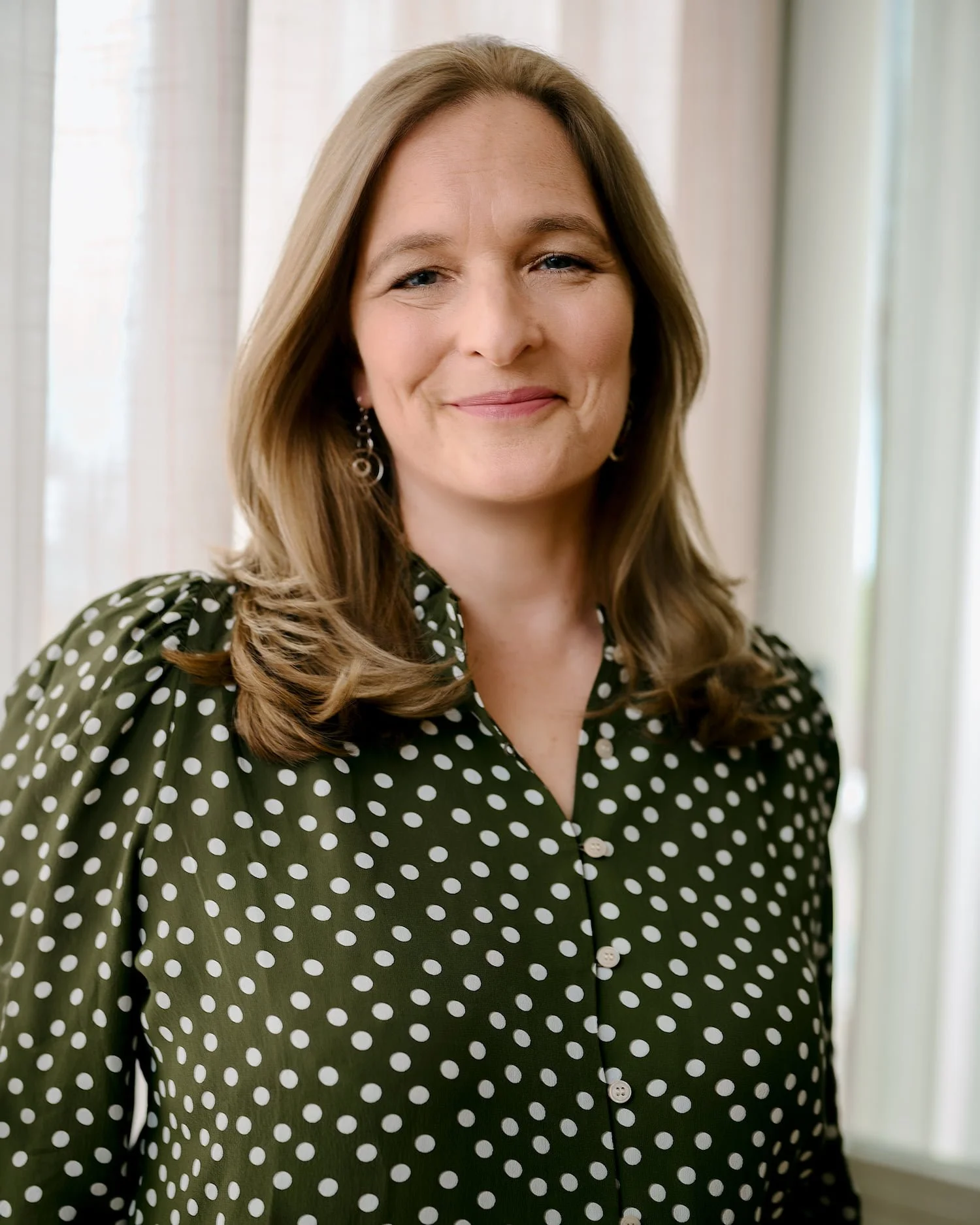 Mari Williams how to be happy alone book portrait