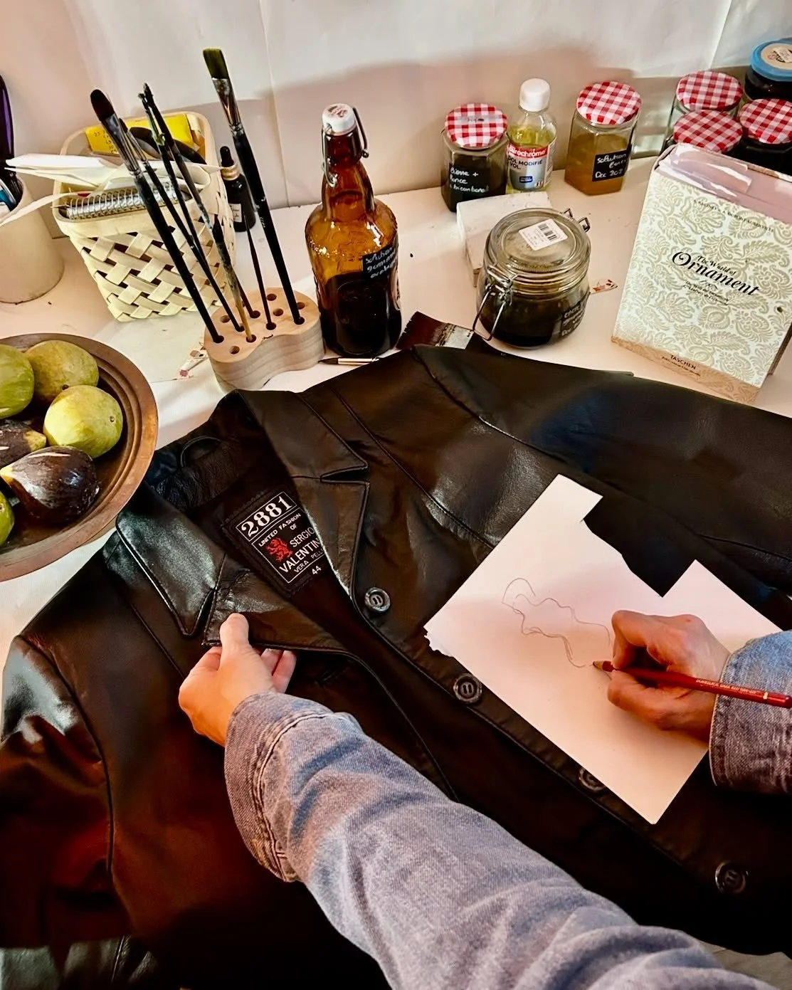 All our artisans are carefully selected for their expertise and talent. Rayone works with more than 30 artisans across a variety of crafts offering limitless customization possibilities.

DM us for any customization request. 

#Rayone #CustomClothing