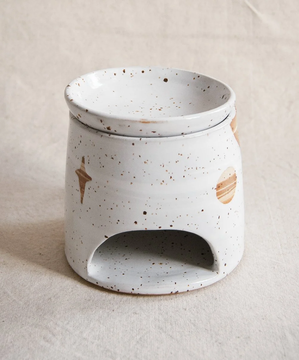 Oil burner, spotted / white clay with tin white glaze