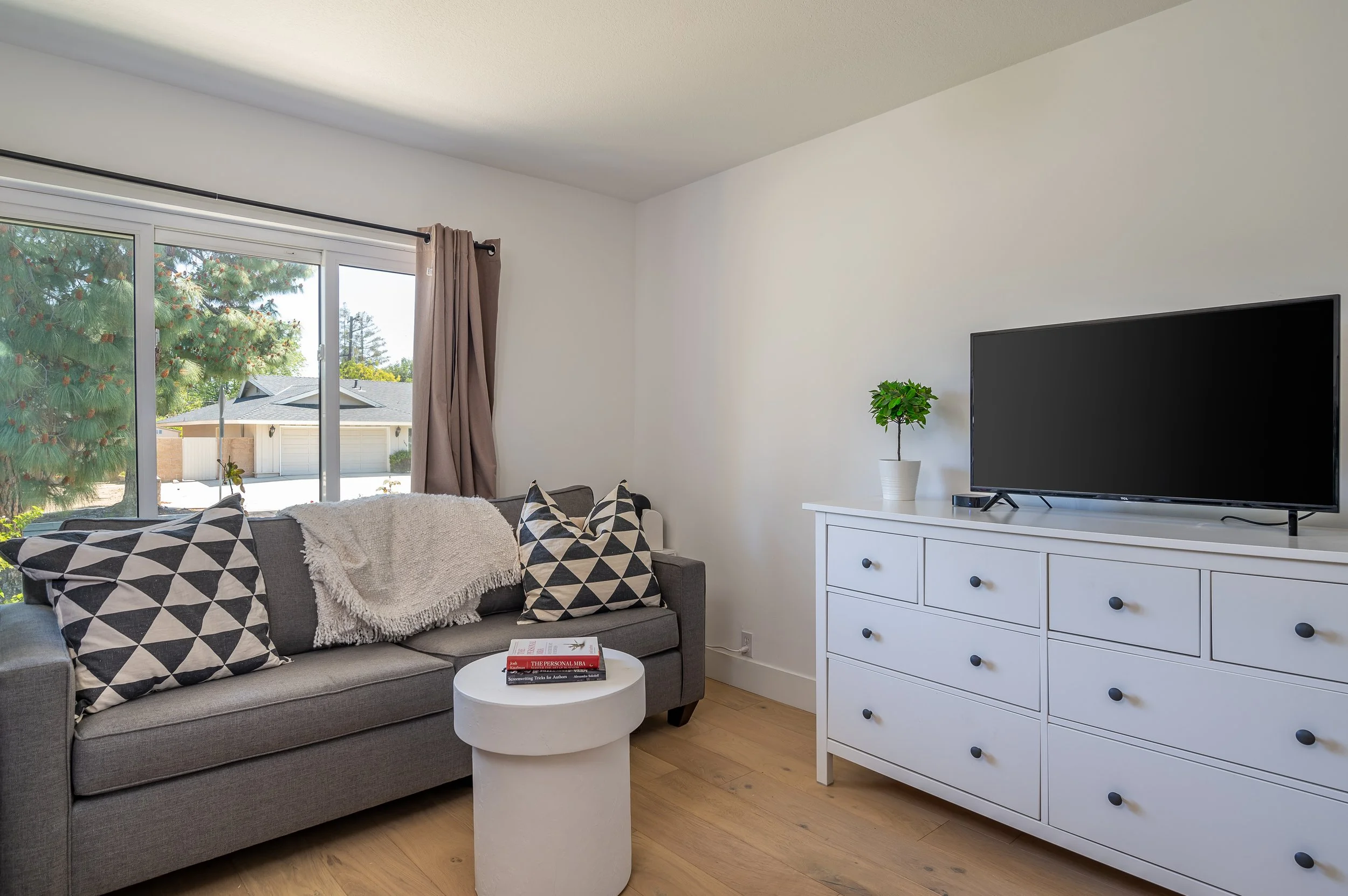 Office and sofa bed.jpg