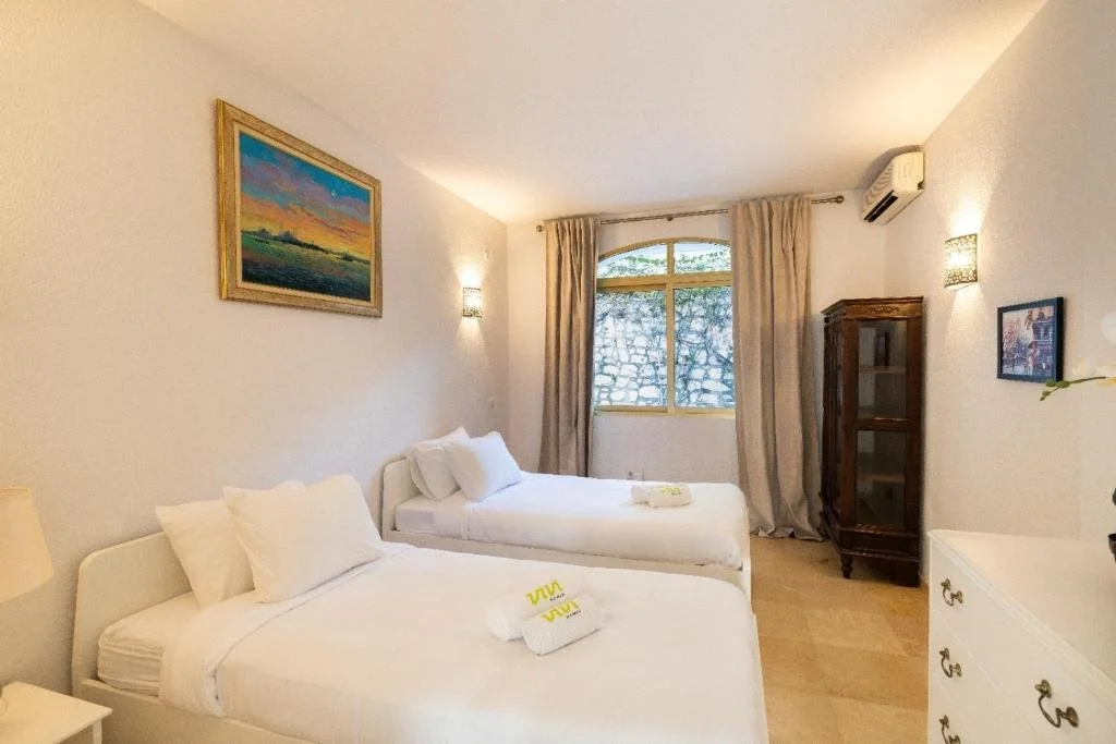 The Vacationers - Single Bed Occupancy