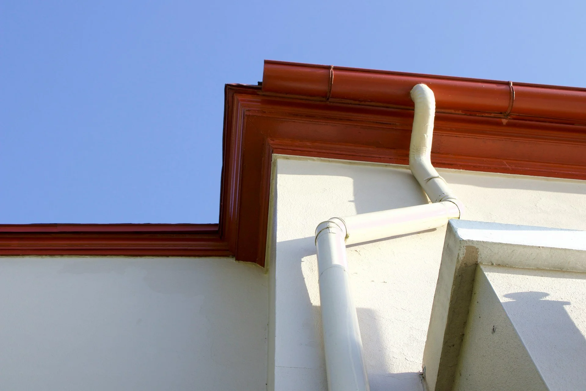 Seamless Gutters Vs Sectional Gutters for Rockwall Homes