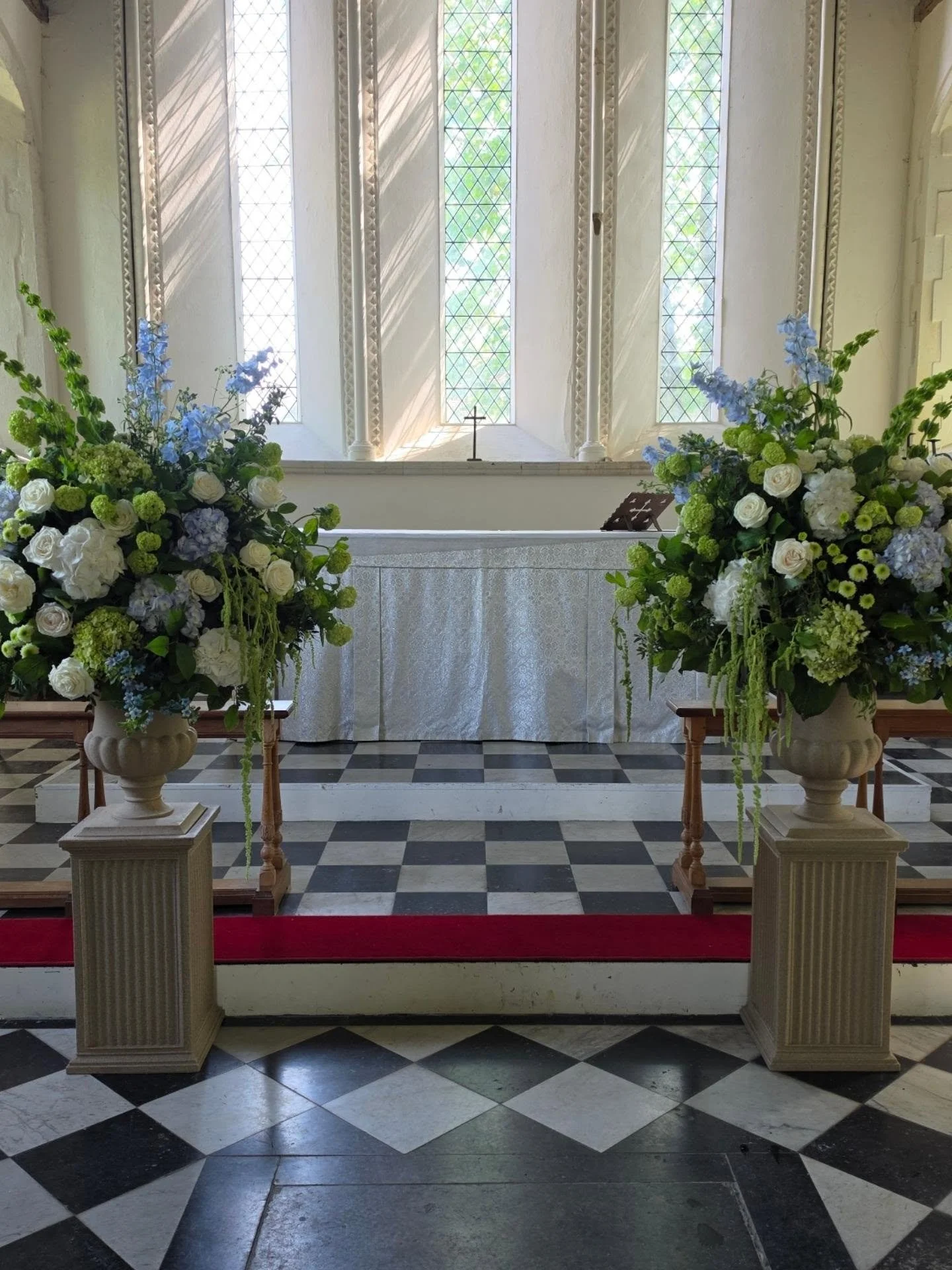 When the church flowers and the light shining through the windows are this pretty they deserve their moment on the grid 😍.

Such a beautiful wedding, we can't believe it's almost been a week. 

Swipe to see me next to them, for scale....the urns are