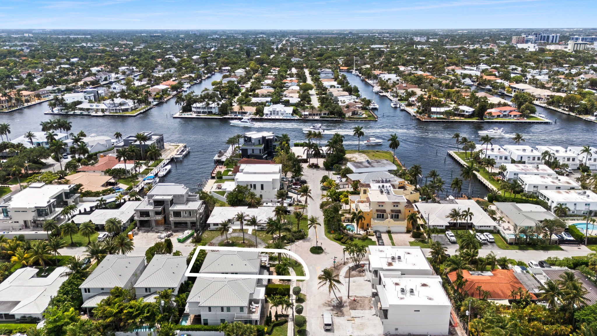 Aerial view of Fort Lauderdale waterfront canals near Sun Haven Collection luxury vacation rentals.