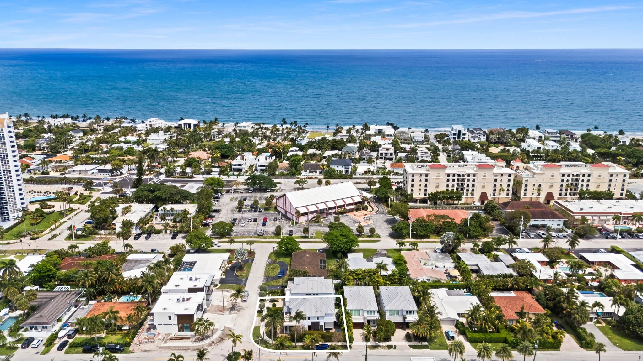 Aerial view of coastal Fort Lauderdale near Sun Haven Collection luxury vacation rentals.