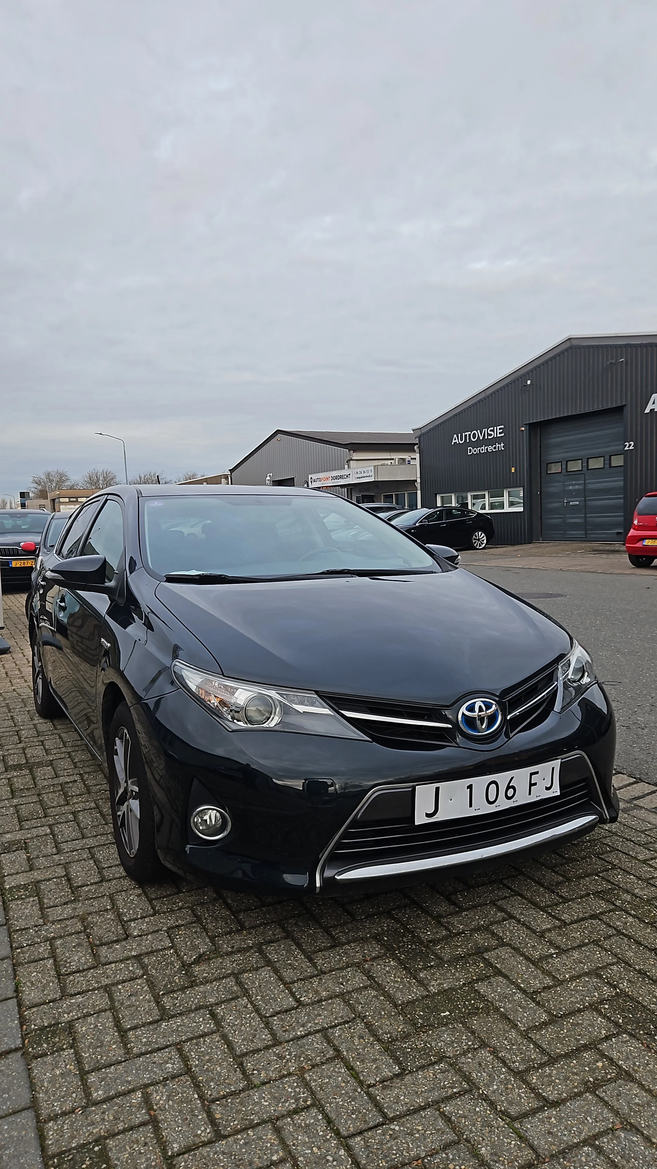 Toyota auris 1.8 hybrid 2015 ( soon on Portugese plates )