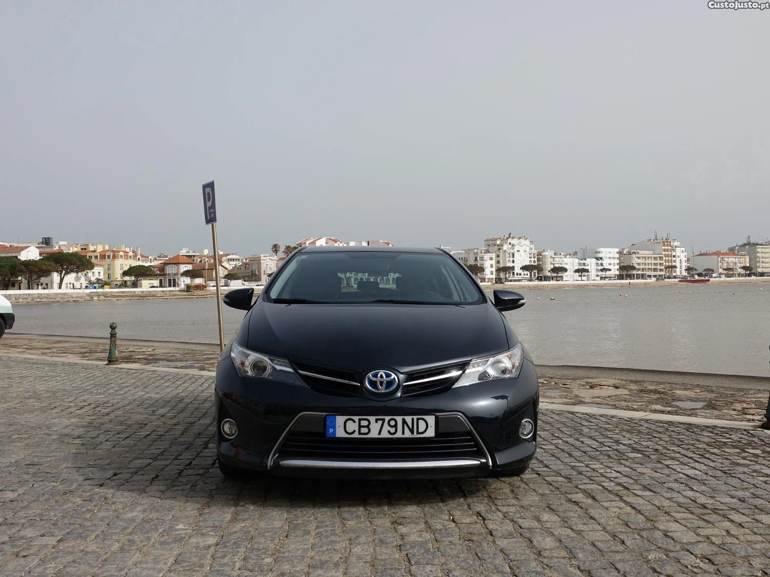 Toyota auris 1.8 hybrid 2015
