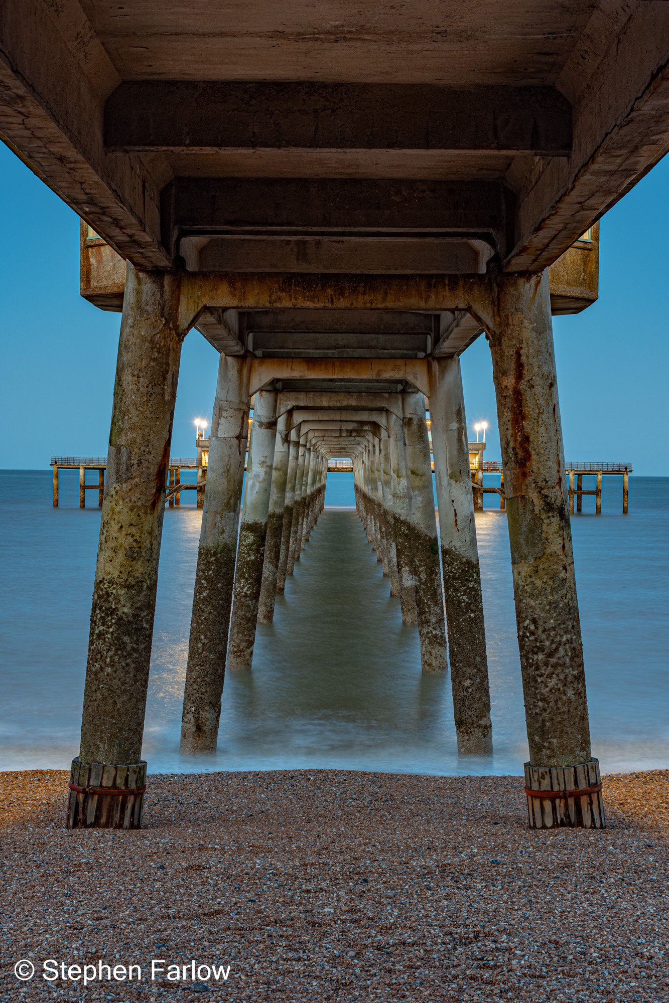 Deal pier in symmetry