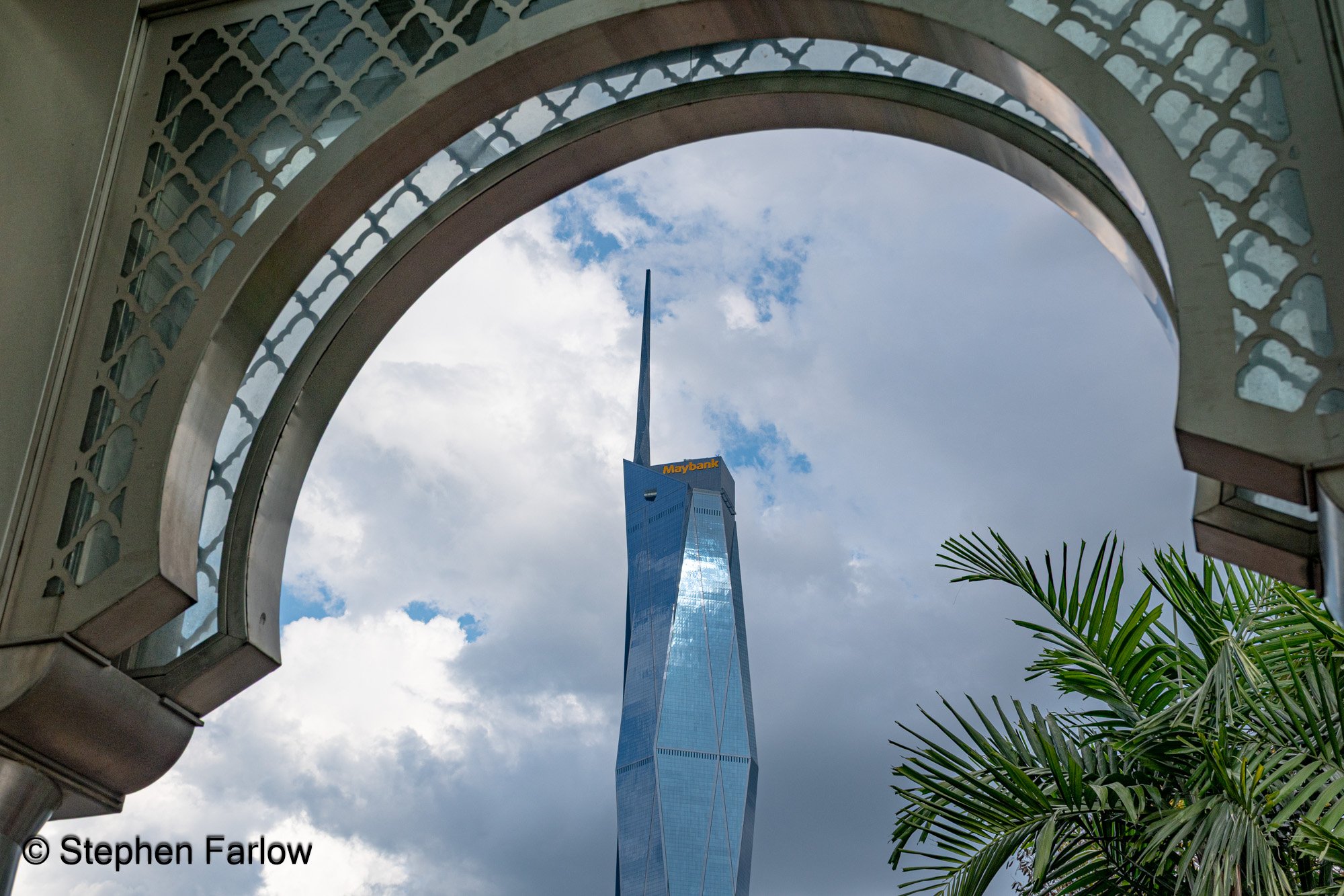 Merdeka 118 through arch at National Mosque