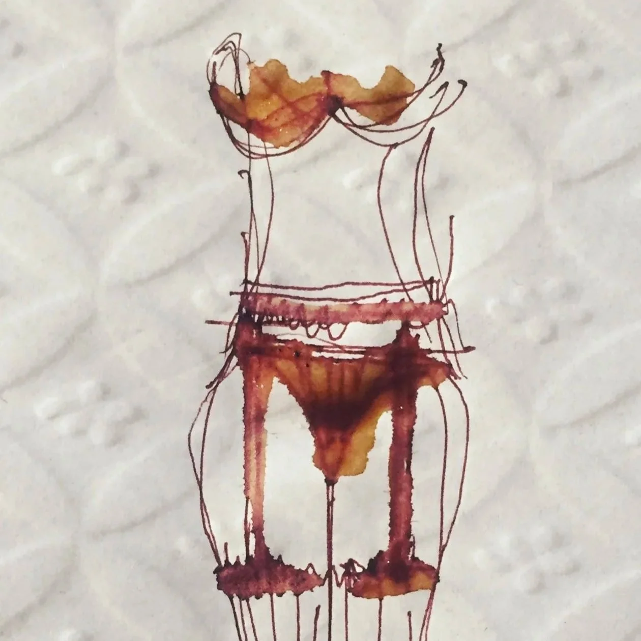 Mulher com cinta de ligas