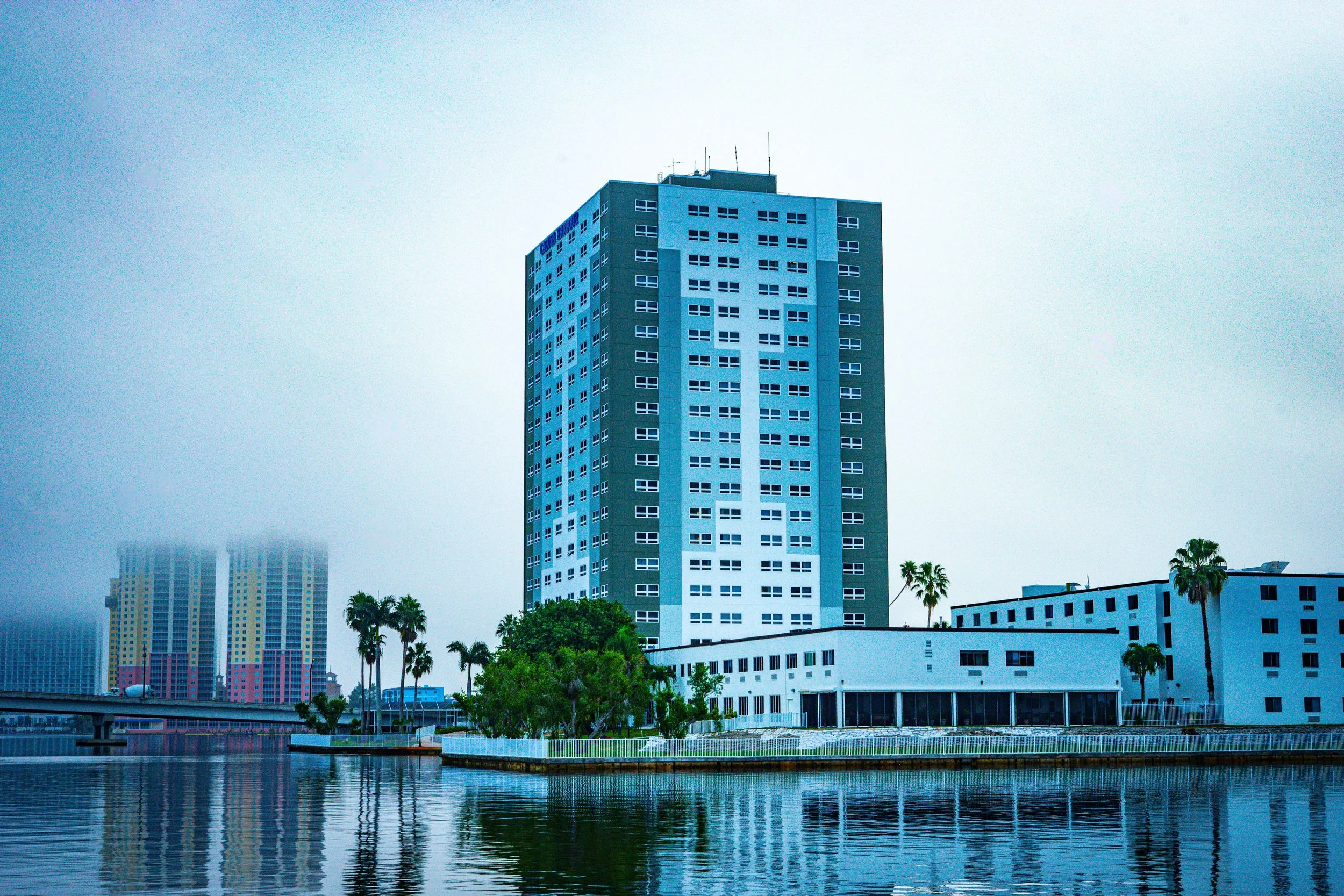 Why Southwest Florida Property Managers Are Switching to Single-Vendor Facility Management