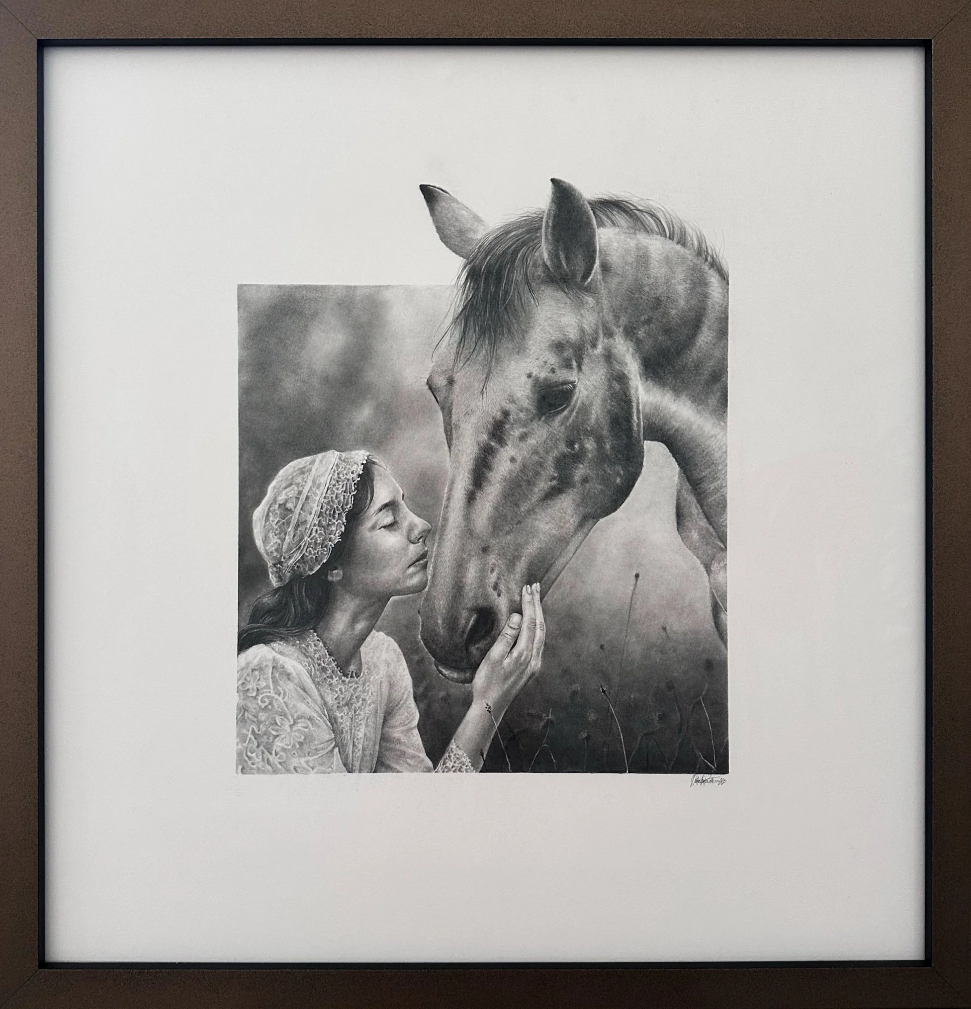 "Silenzio"
55 x 55 cm (frame included 60x60cm)
- graphite on paper
- 2025
€ 480,00