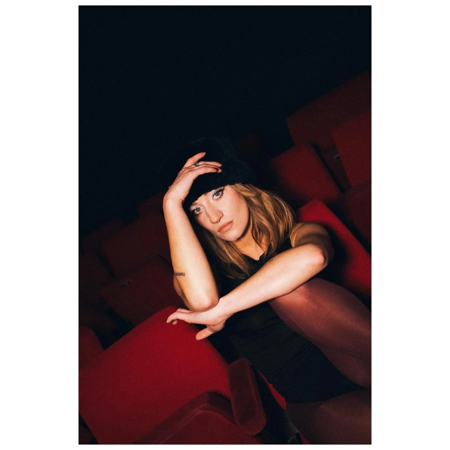 @romanesavoie est dans la salle de cinoche mais c&rsquo;est toi le film. 
-
Mod&egrave;le : @romanesavoie 
MUA : @morganerubymua