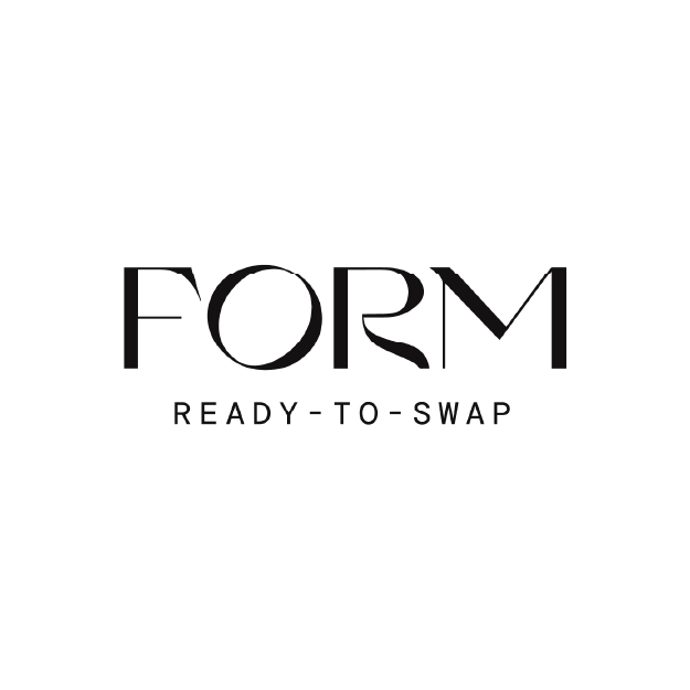 Logo avec le mot 'FORM' et le slogan 'READY-TO-SWAP' en dessous, en noir.