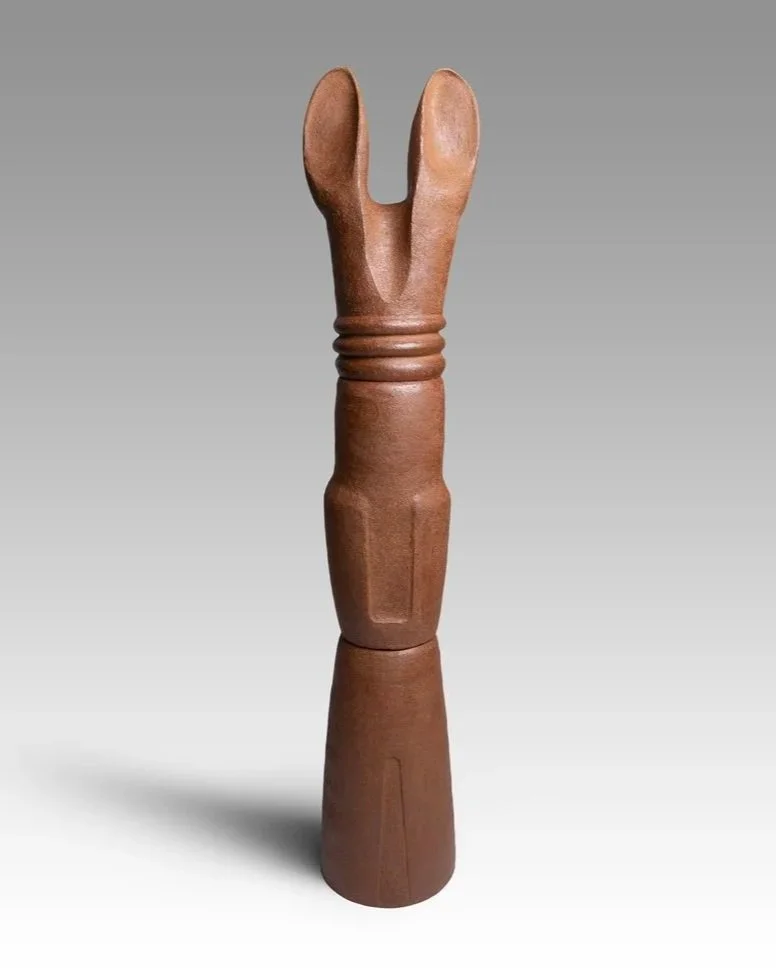 Crépuscule, 2026, grès non émaillé, 165 cm x 32 cm 
