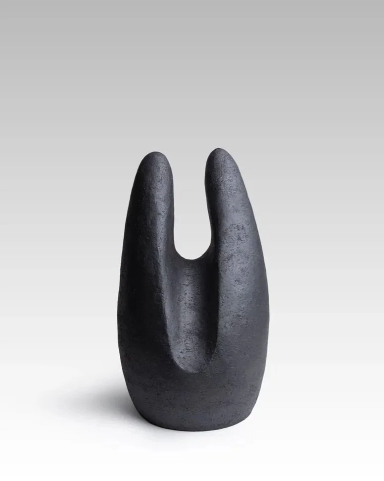 La nuit qui tombe, 2026, décor sous émail sur grès, 58 cm x 33 cm 