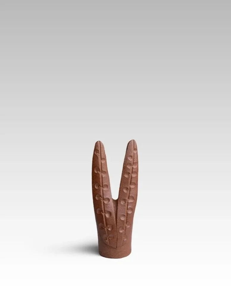 Juin, 2026, grès non émaillé, 39 cm x 11 cm