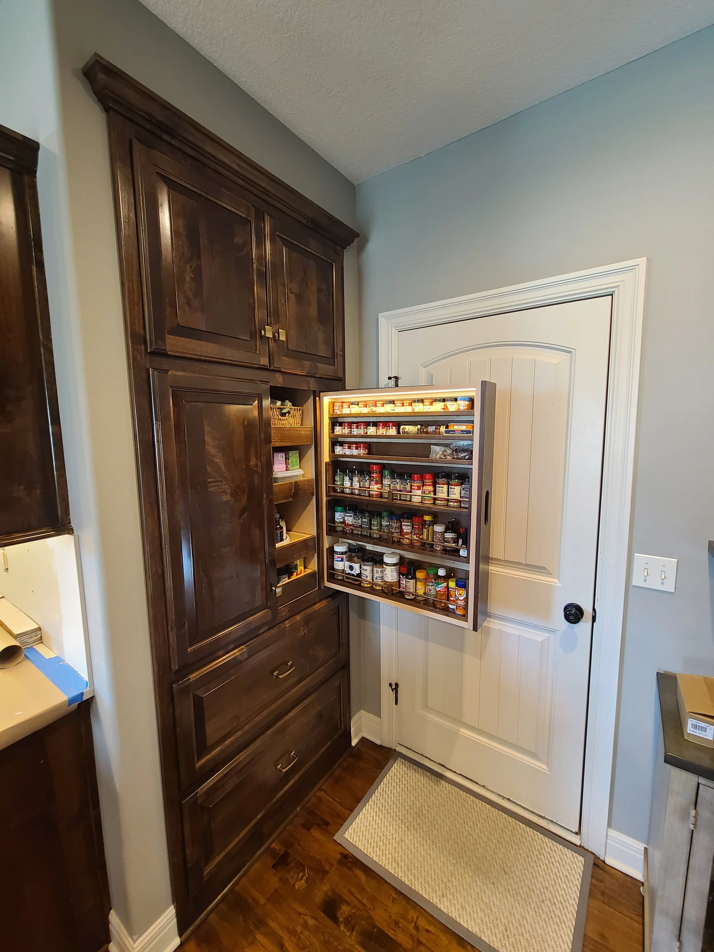Pull-Out Spice Rack W/Lighting