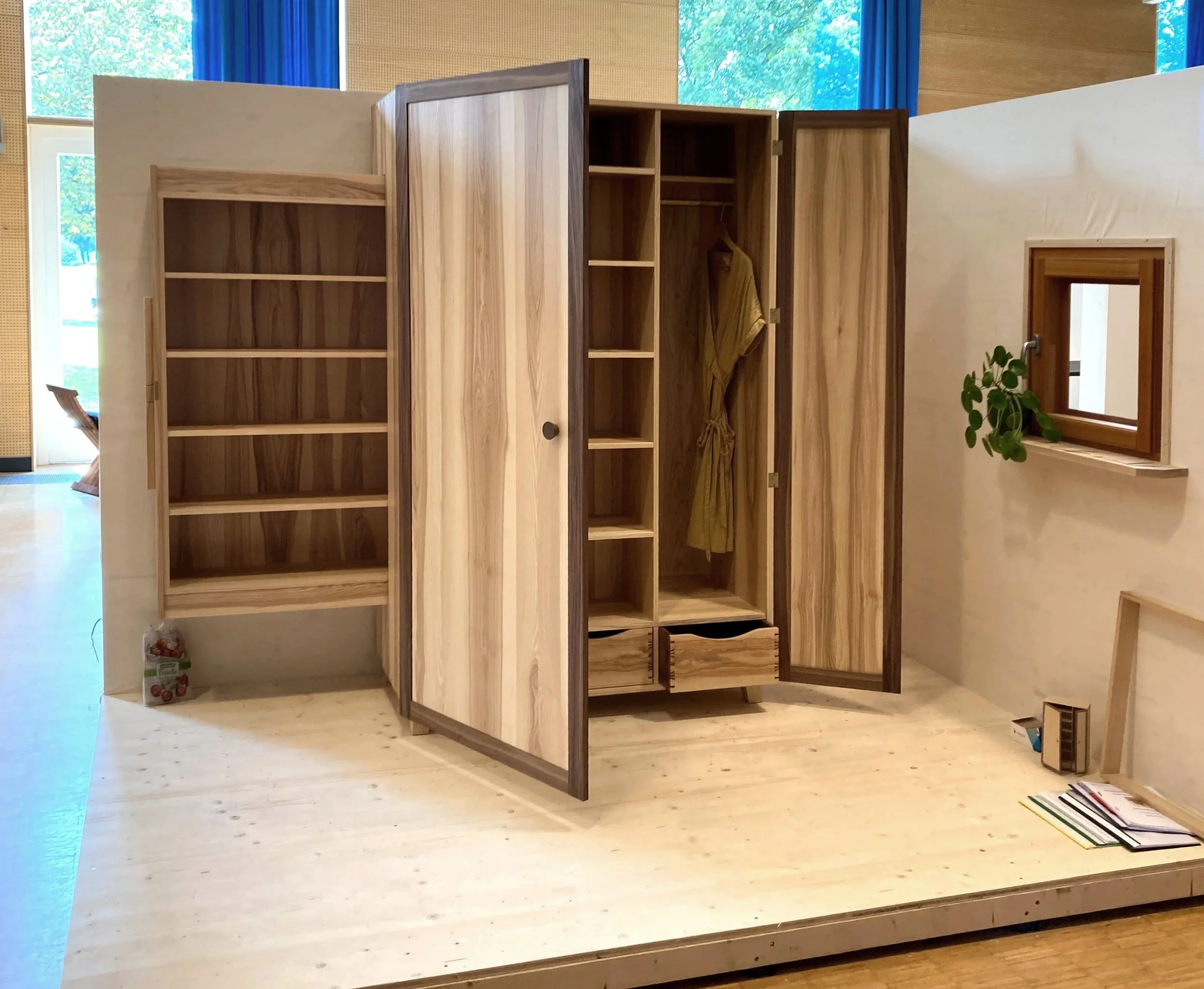 Ein Schrank schafft Platz