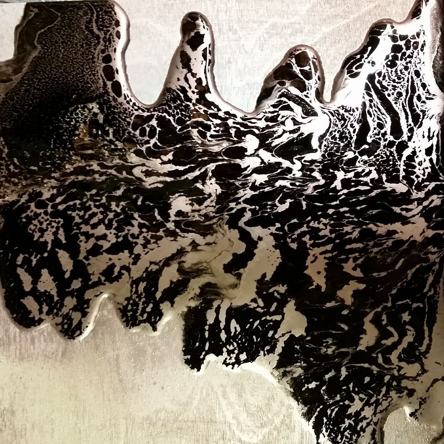 Tar Experiment III, 10"x10"
Mirror tile, tar and spray paint
2017