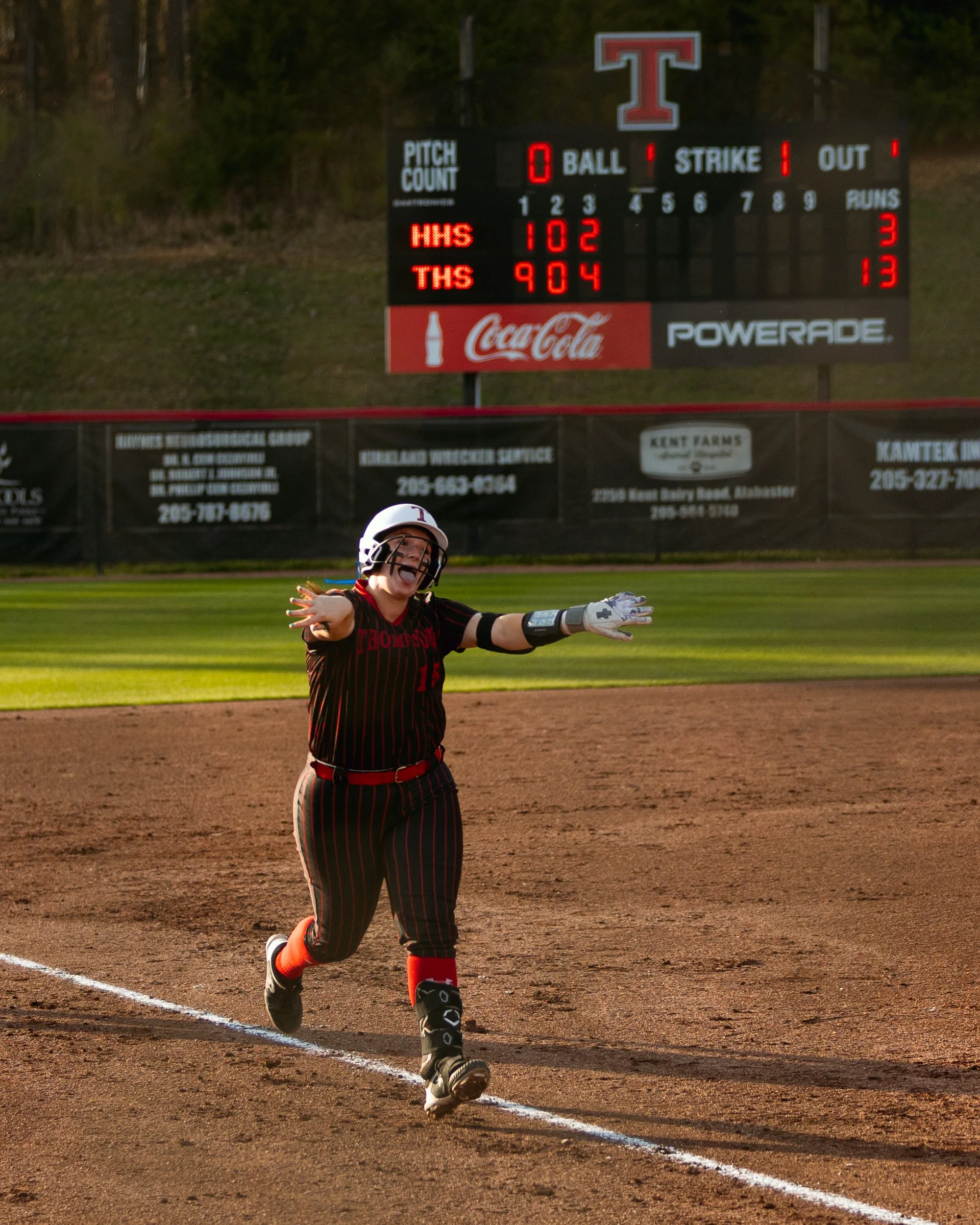 softball vs helena-15.jpg