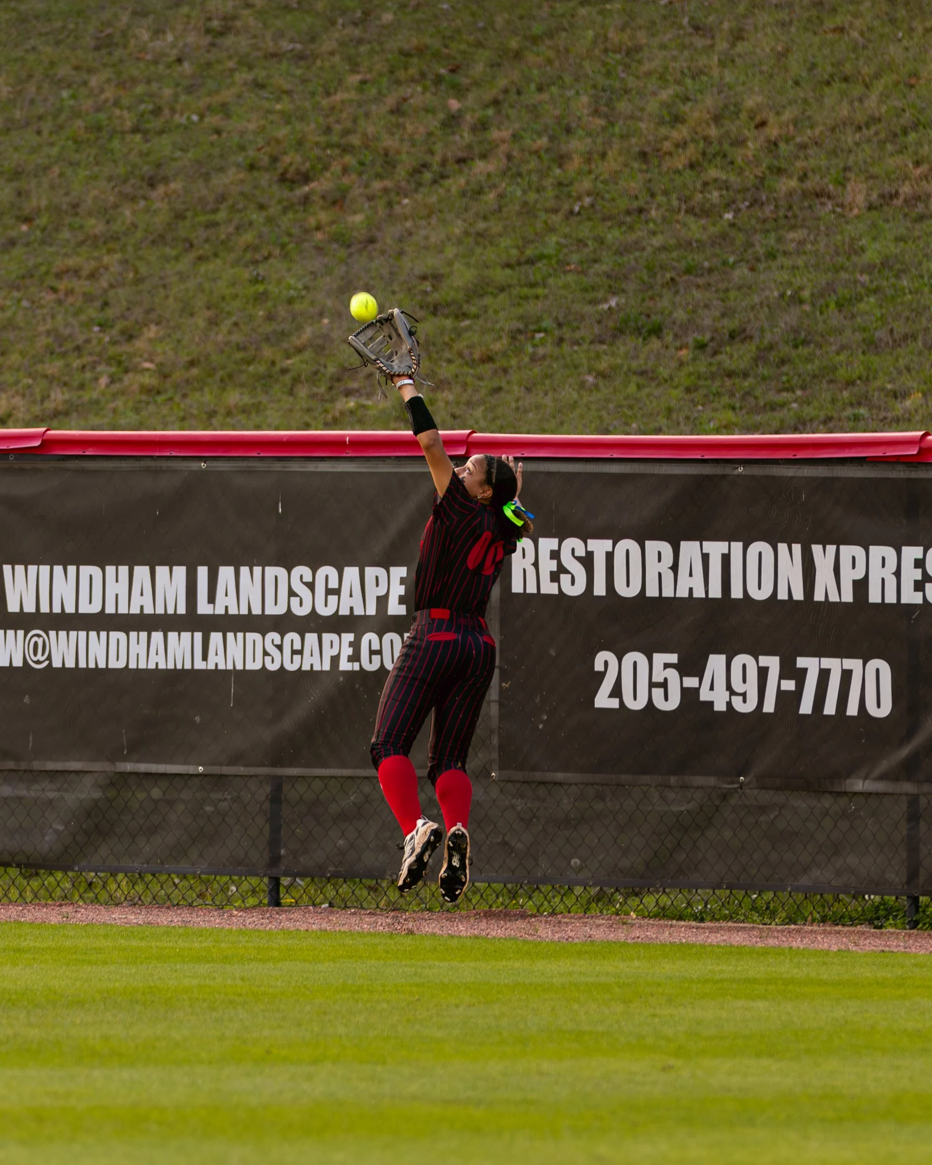 softball vs helena-18.jpg